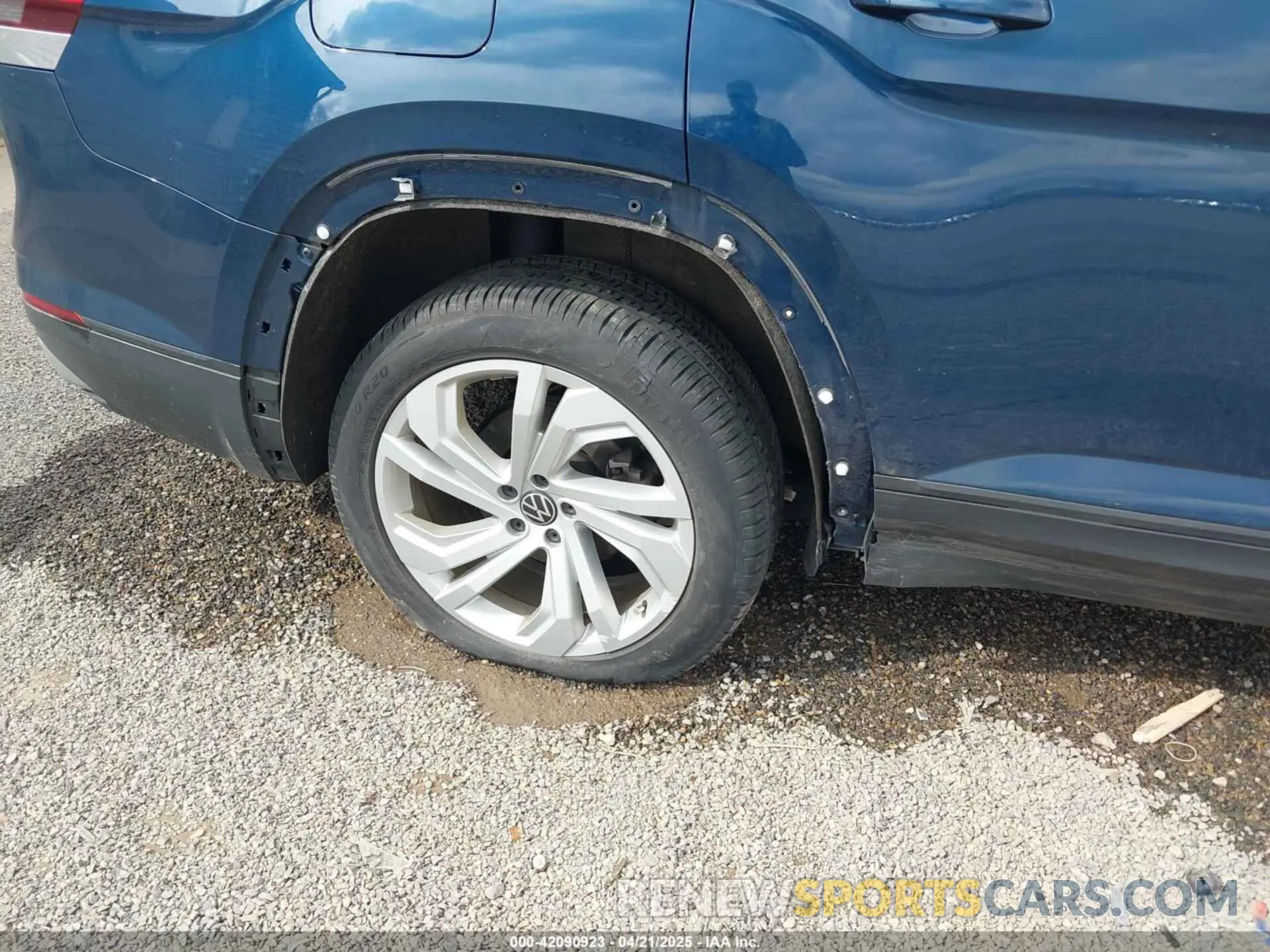 18 Photograph of a damaged car 1V2JR2CA9MC547054 VOLKSWAGEN ATLAS 2021