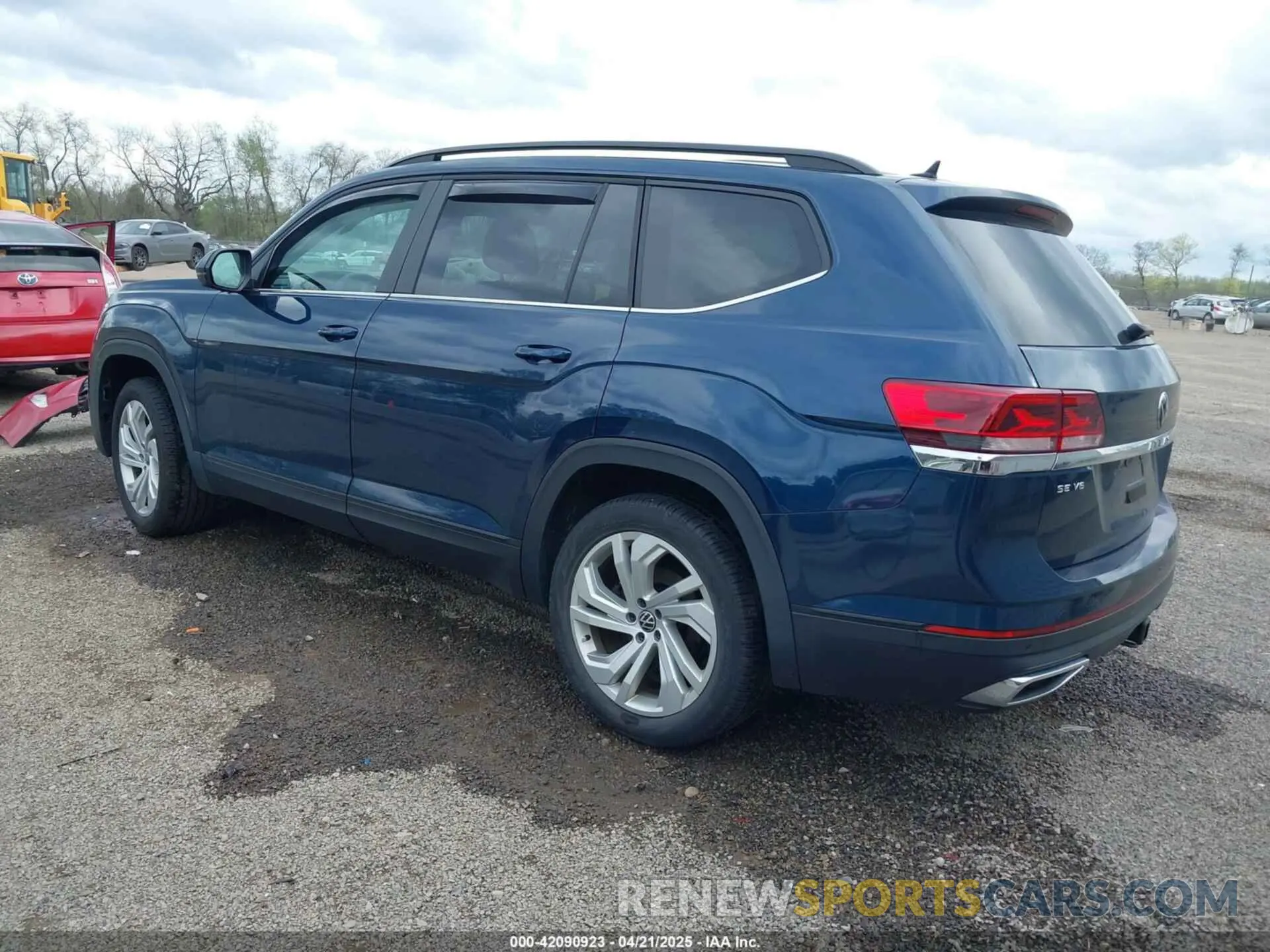 3 Photograph of a damaged car 1V2JR2CA9MC547054 VOLKSWAGEN ATLAS 2021