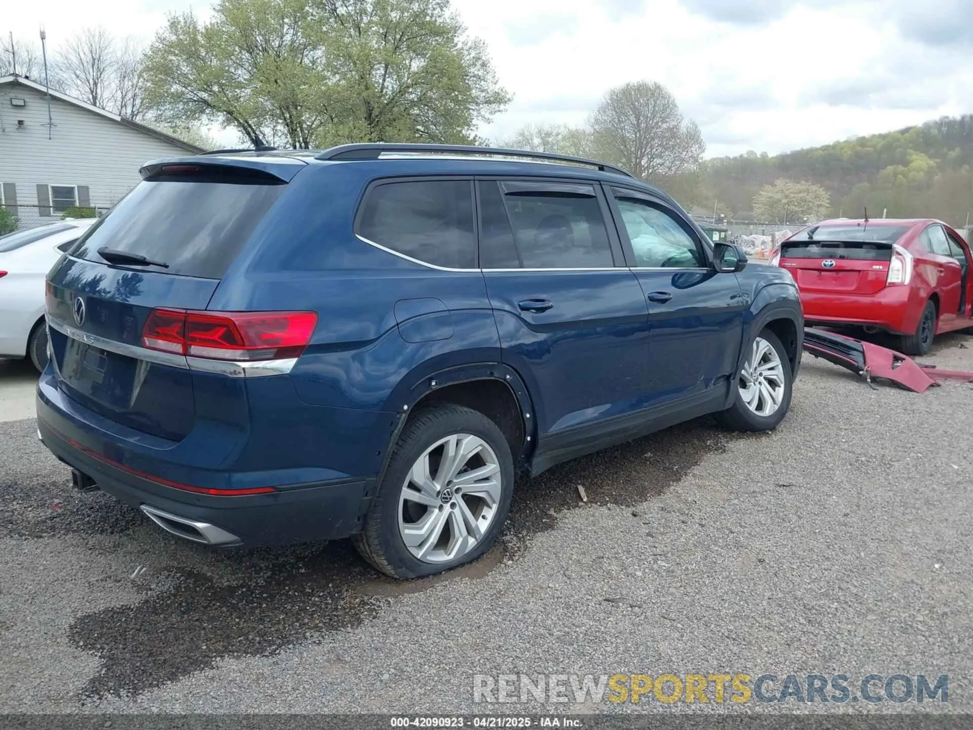 4 Photograph of a damaged car 1V2JR2CA9MC547054 VOLKSWAGEN ATLAS 2021