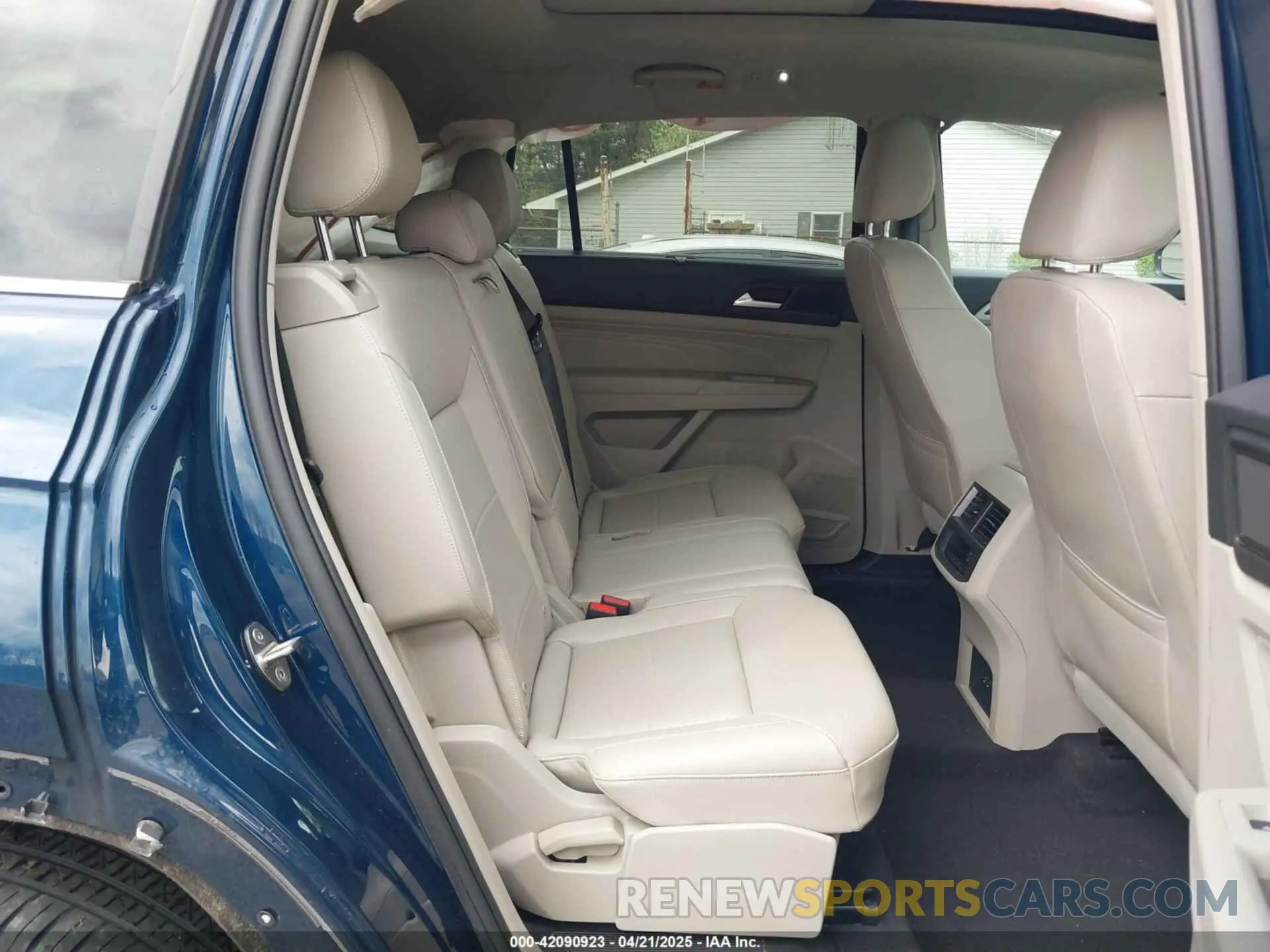 8 Photograph of a damaged car 1V2JR2CA9MC547054 VOLKSWAGEN ATLAS 2021