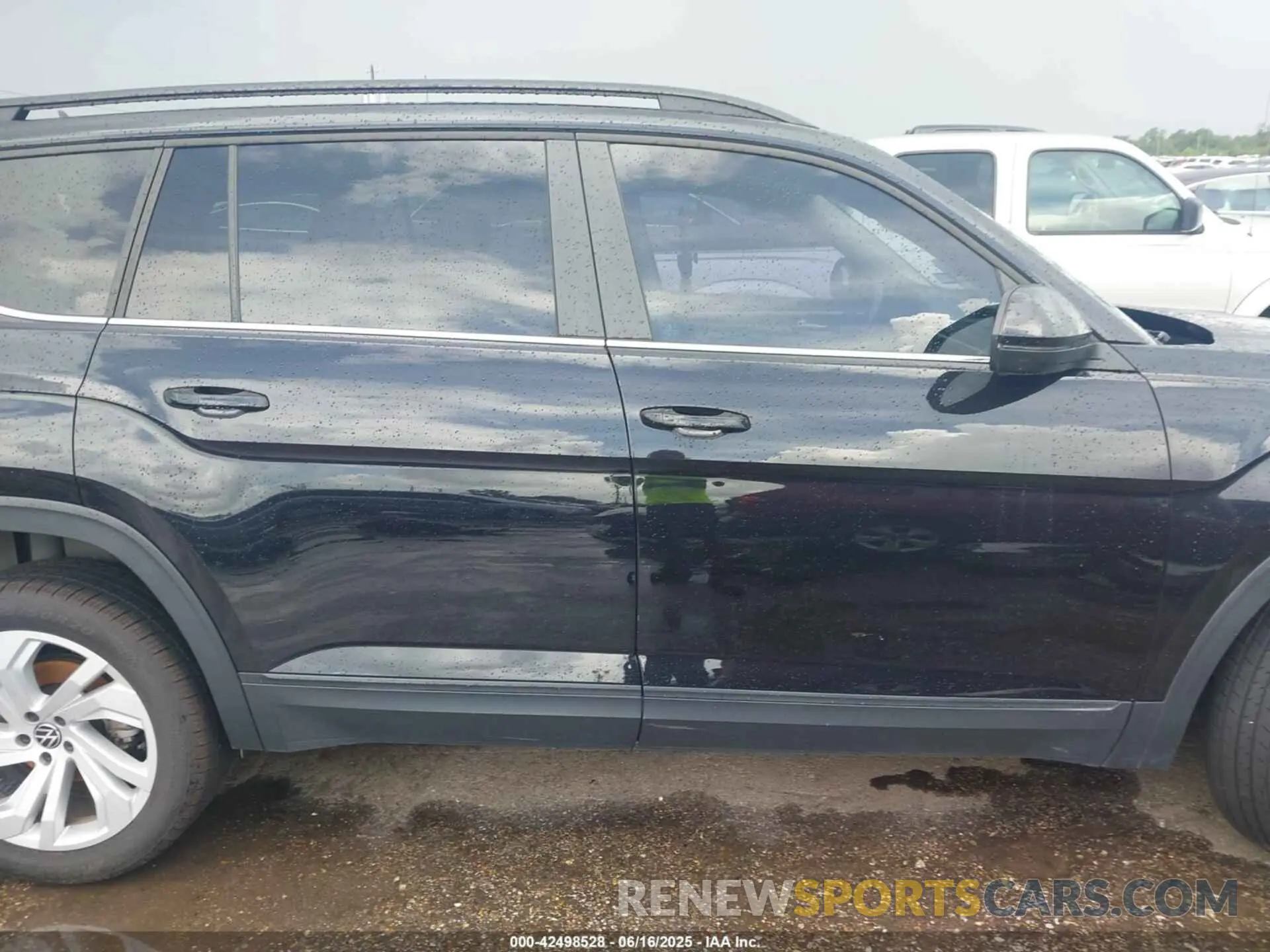 13 Photograph of a damaged car 1V2JR2CA9MC595833 VOLKSWAGEN ATLAS 2021