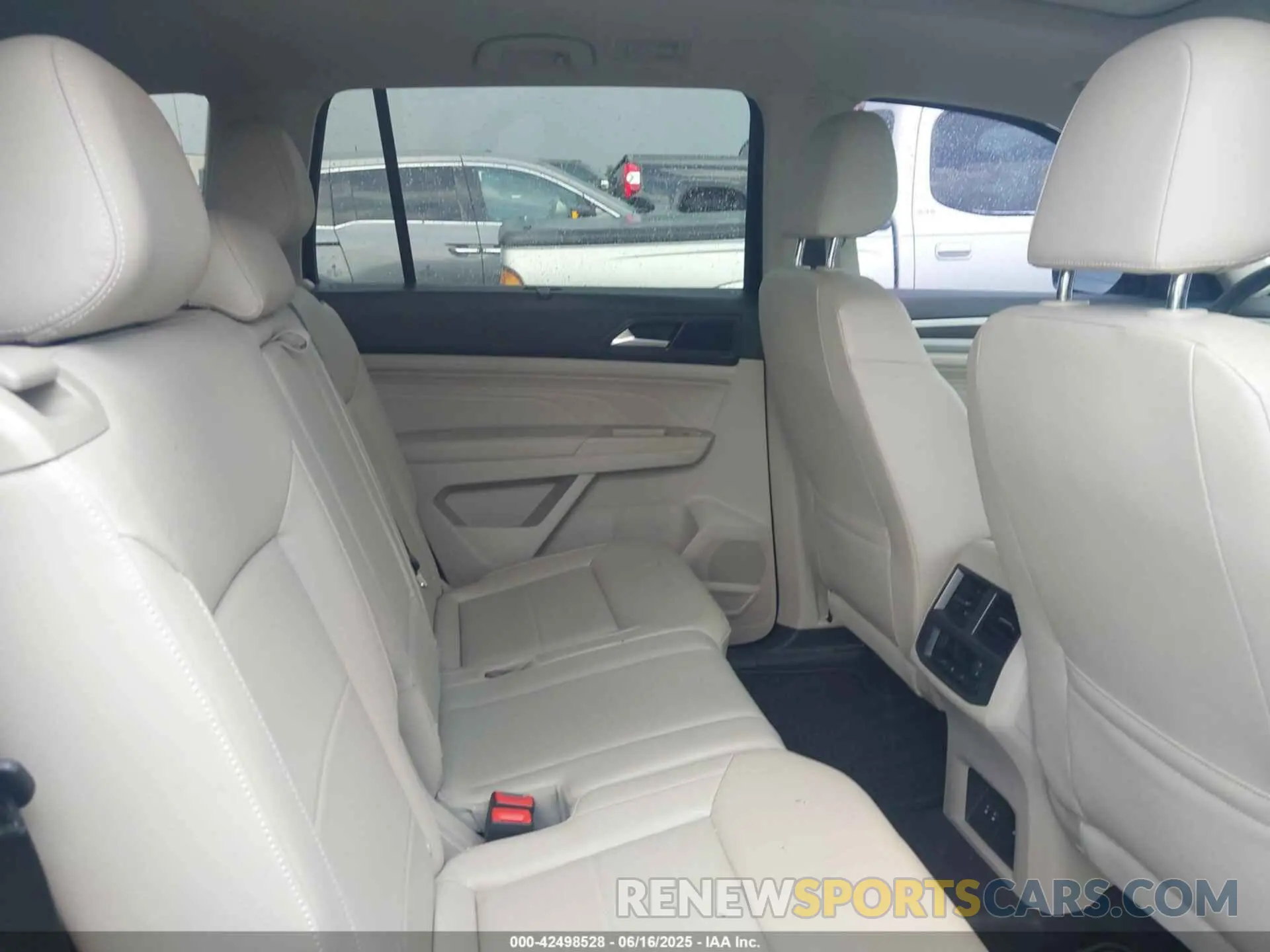 8 Photograph of a damaged car 1V2JR2CA9MC595833 VOLKSWAGEN ATLAS 2021