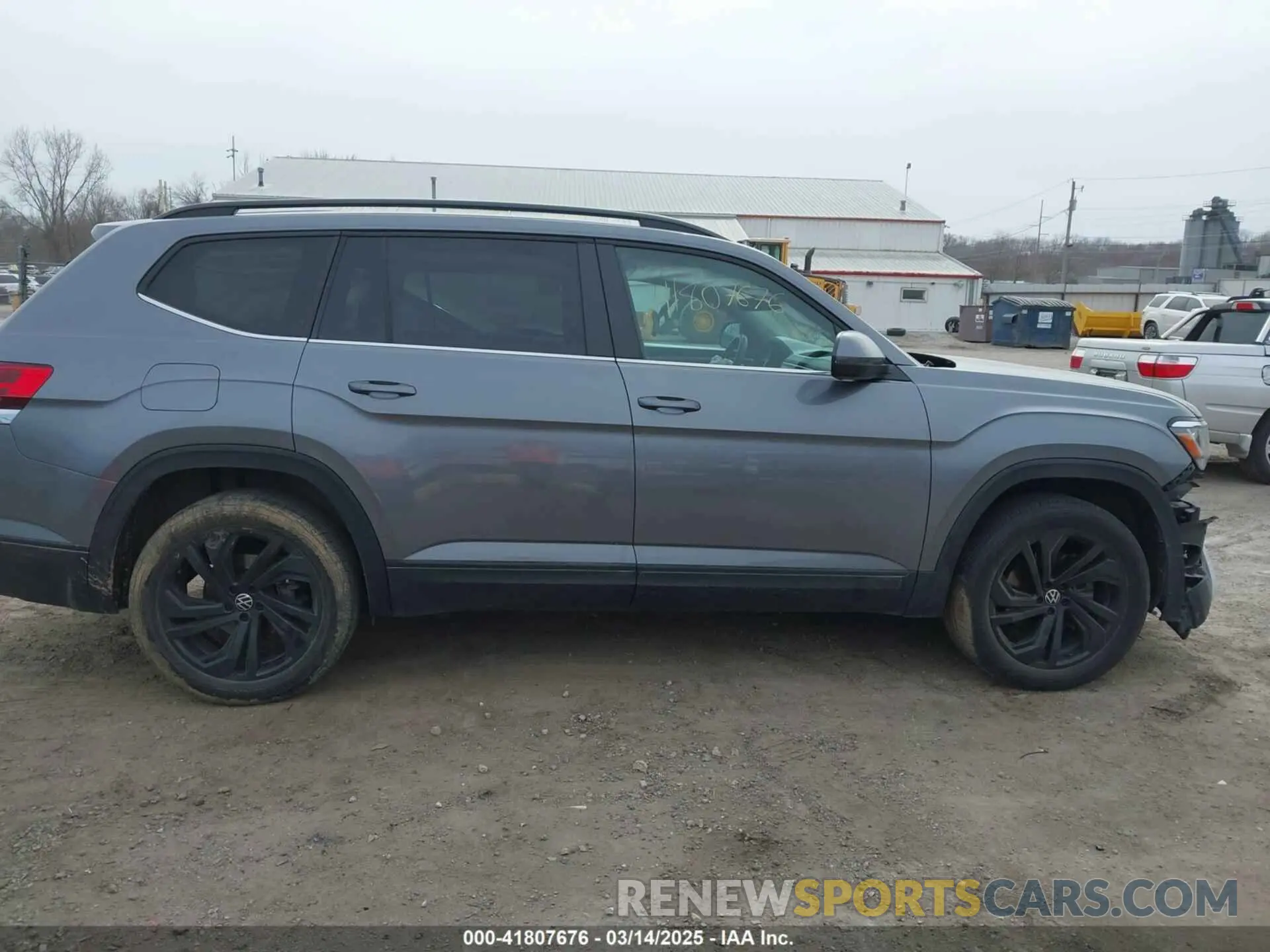 13 Photograph of a damaged car 1V2KR2CA0MC570498 VOLKSWAGEN ATLAS 2021