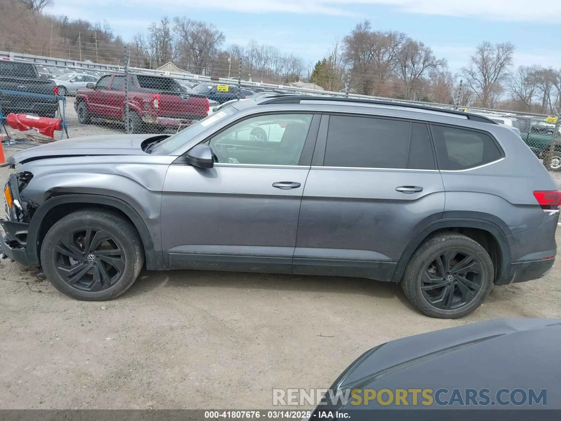 14 Photograph of a damaged car 1V2KR2CA0MC570498 VOLKSWAGEN ATLAS 2021