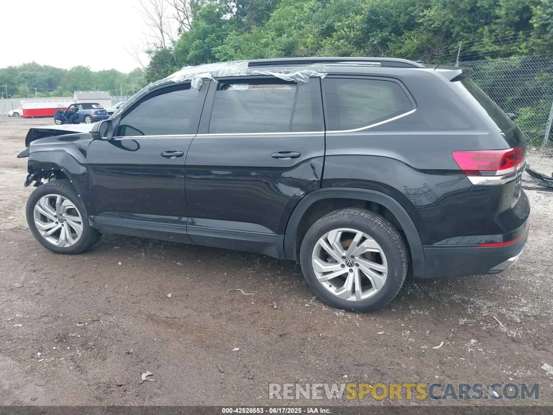 3 Photograph of a damaged car 1V2KR2CA5MC604564 VOLKSWAGEN ATLAS 2021