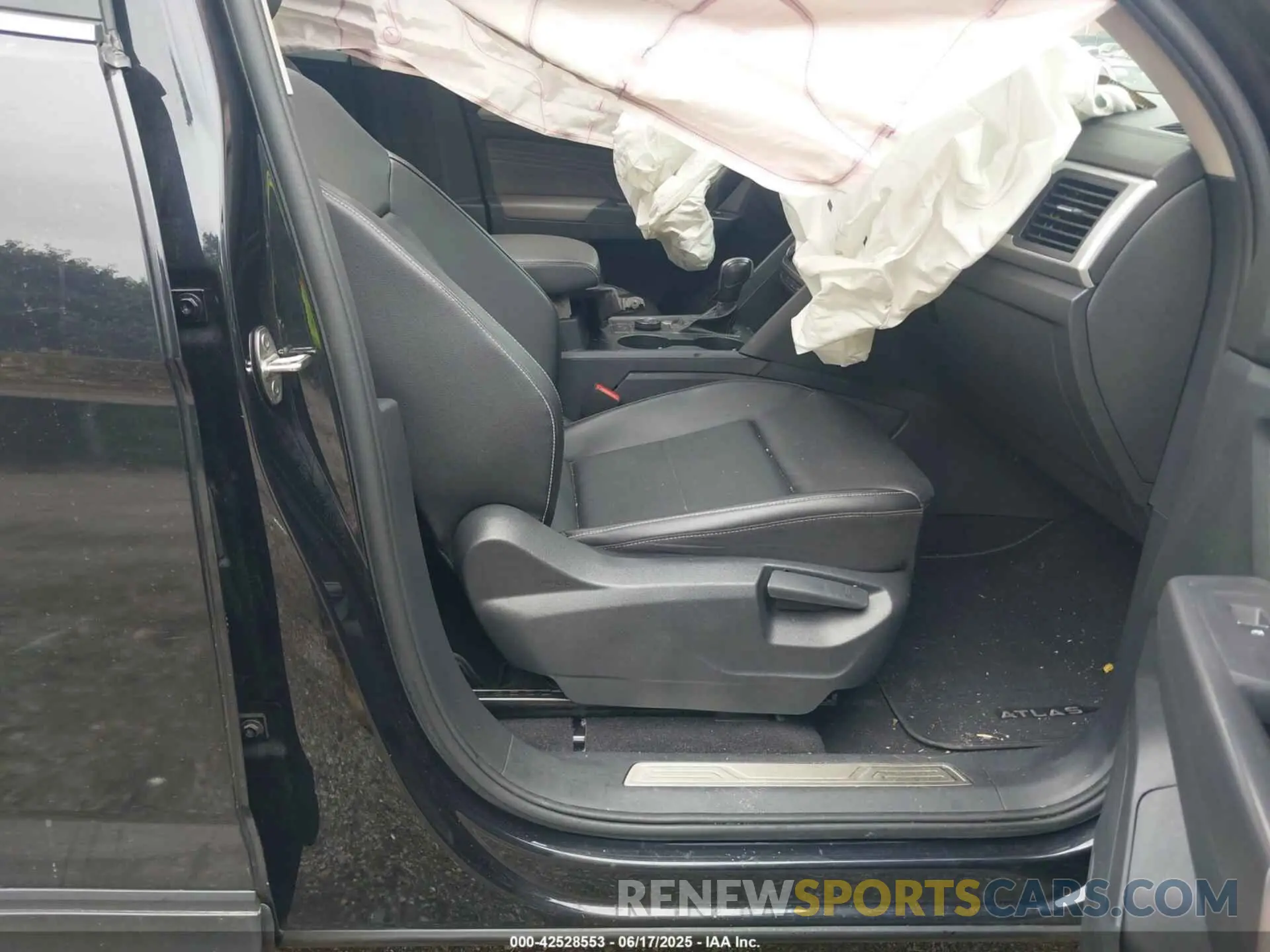 5 Photograph of a damaged car 1V2KR2CA5MC604564 VOLKSWAGEN ATLAS 2021