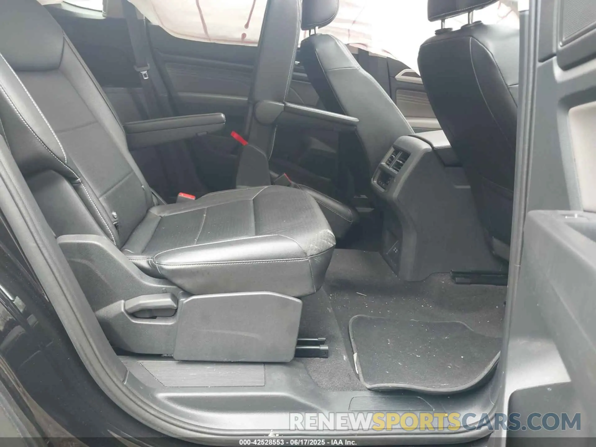8 Photograph of a damaged car 1V2KR2CA5MC604564 VOLKSWAGEN ATLAS 2021