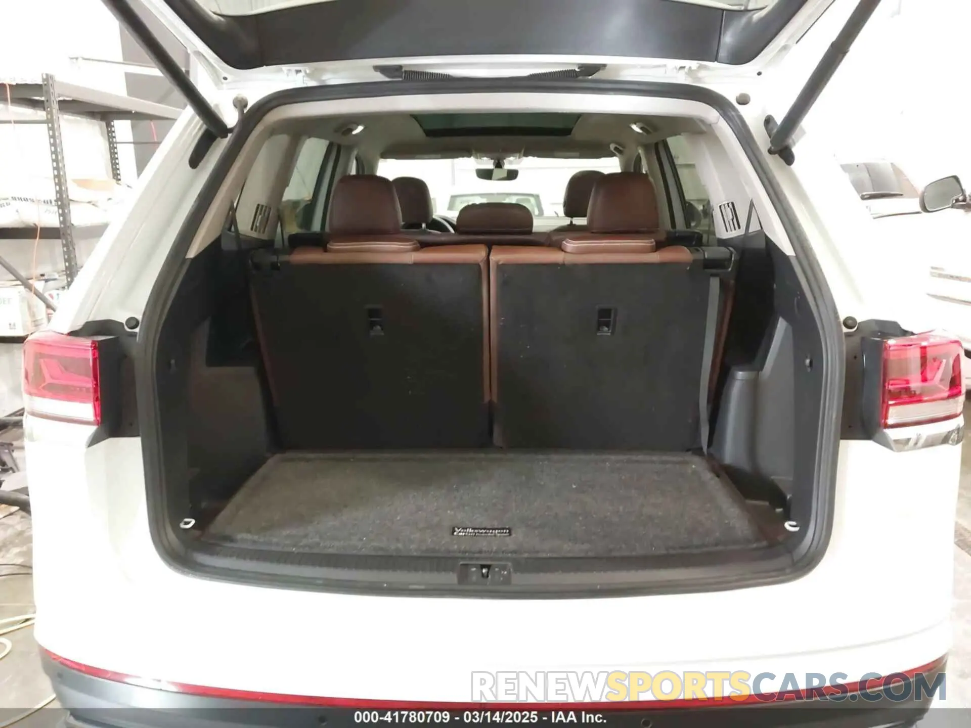 18 Photograph of a damaged car 1V2KR2CA8MC541816 VOLKSWAGEN ATLAS 2021