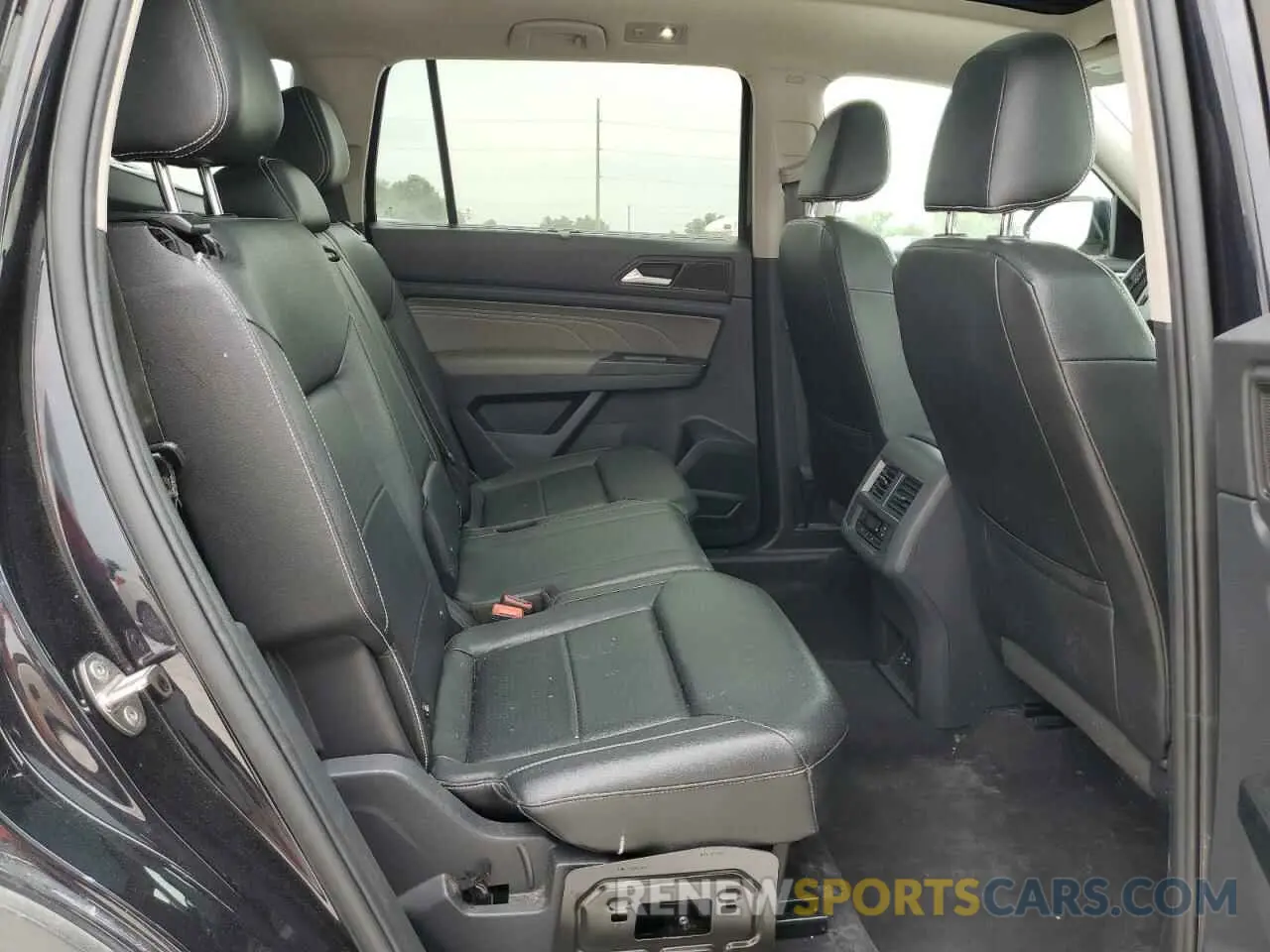 11 Photograph of a damaged car 1V2KR2CA9MC555398 VOLKSWAGEN ATLAS 2021