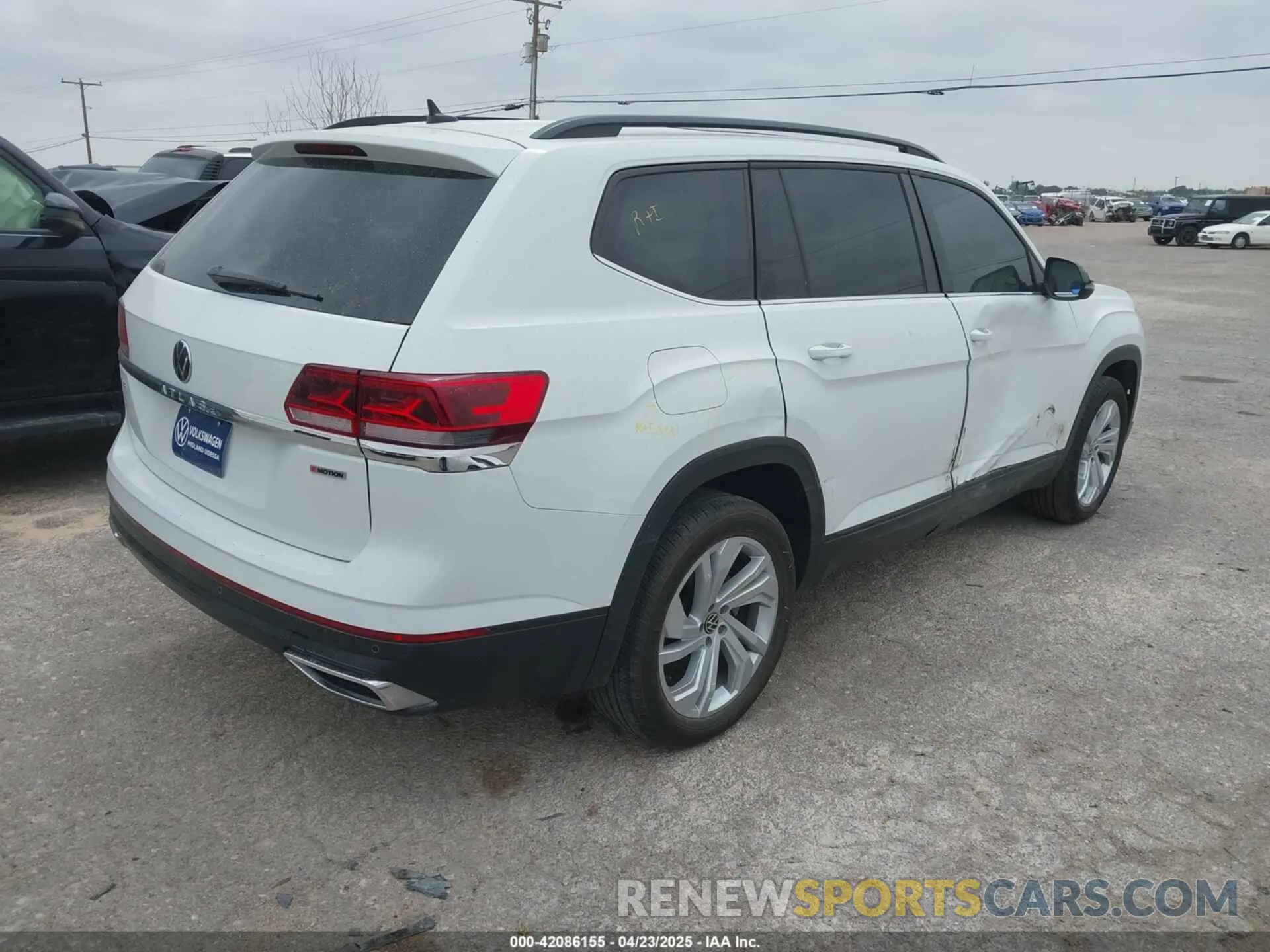 4 Photograph of a damaged car 1V2KR2CA9MC607239 VOLKSWAGEN ATLAS 2021