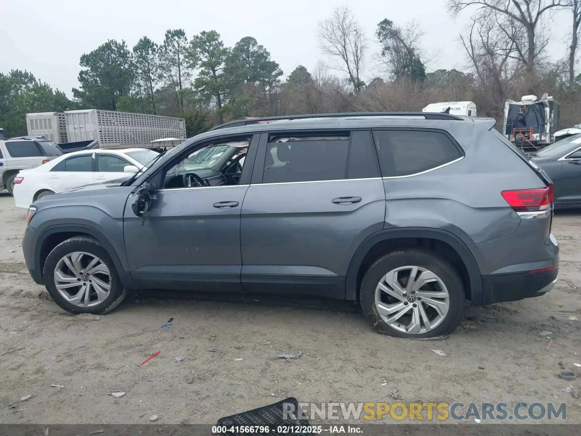 14 Photograph of a damaged car 1V2KR2CAXMC513192 VOLKSWAGEN ATLAS 2021