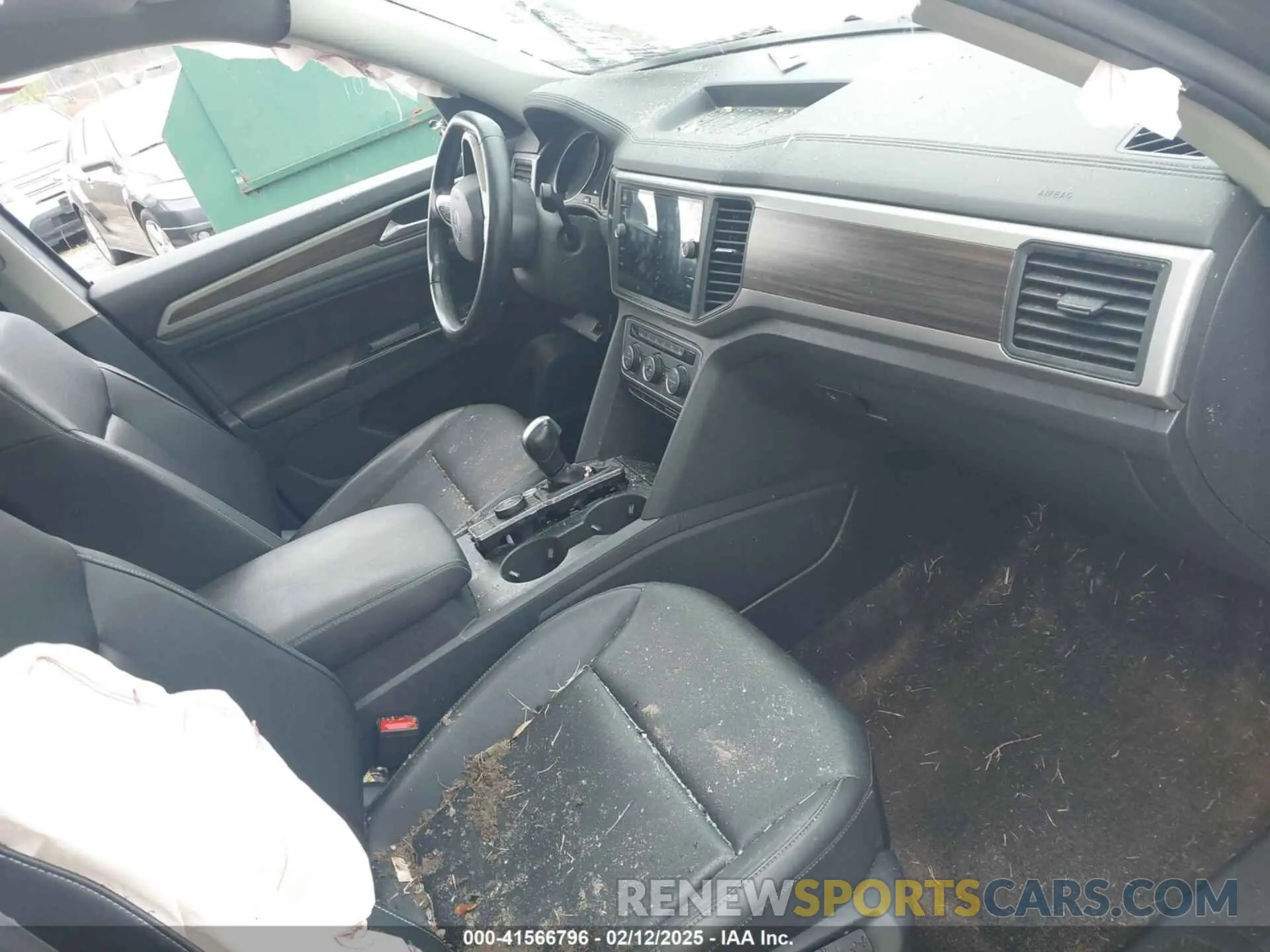 5 Photograph of a damaged car 1V2KR2CAXMC513192 VOLKSWAGEN ATLAS 2021
