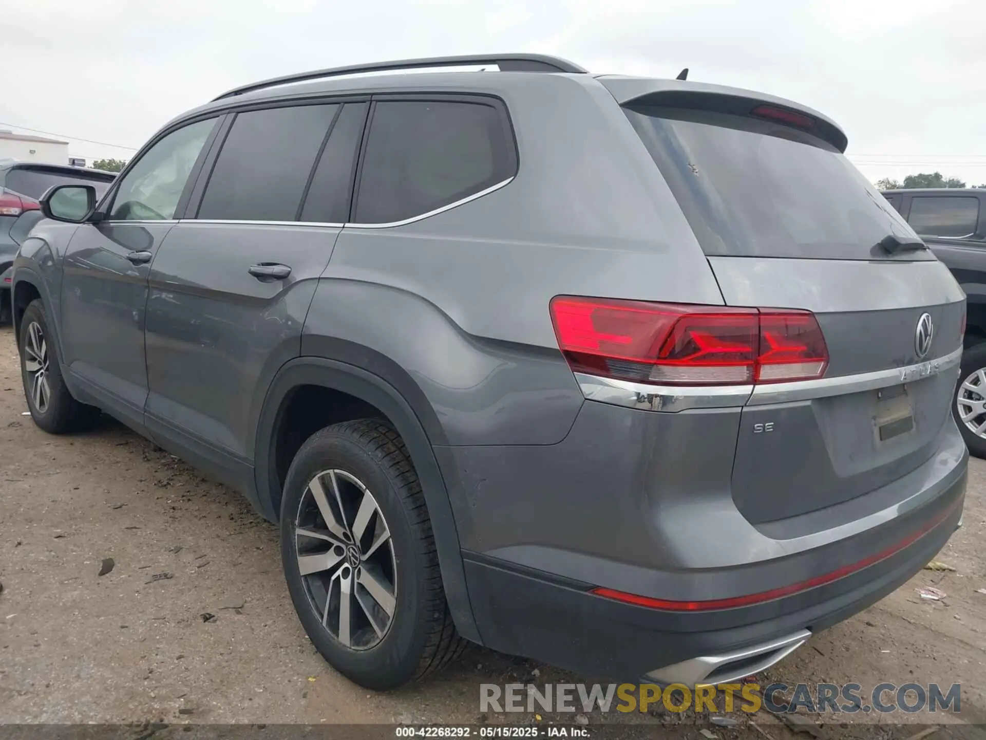 3 Photograph of a damaged car 1V2LP2CA3MC589136 VOLKSWAGEN ATLAS 2021