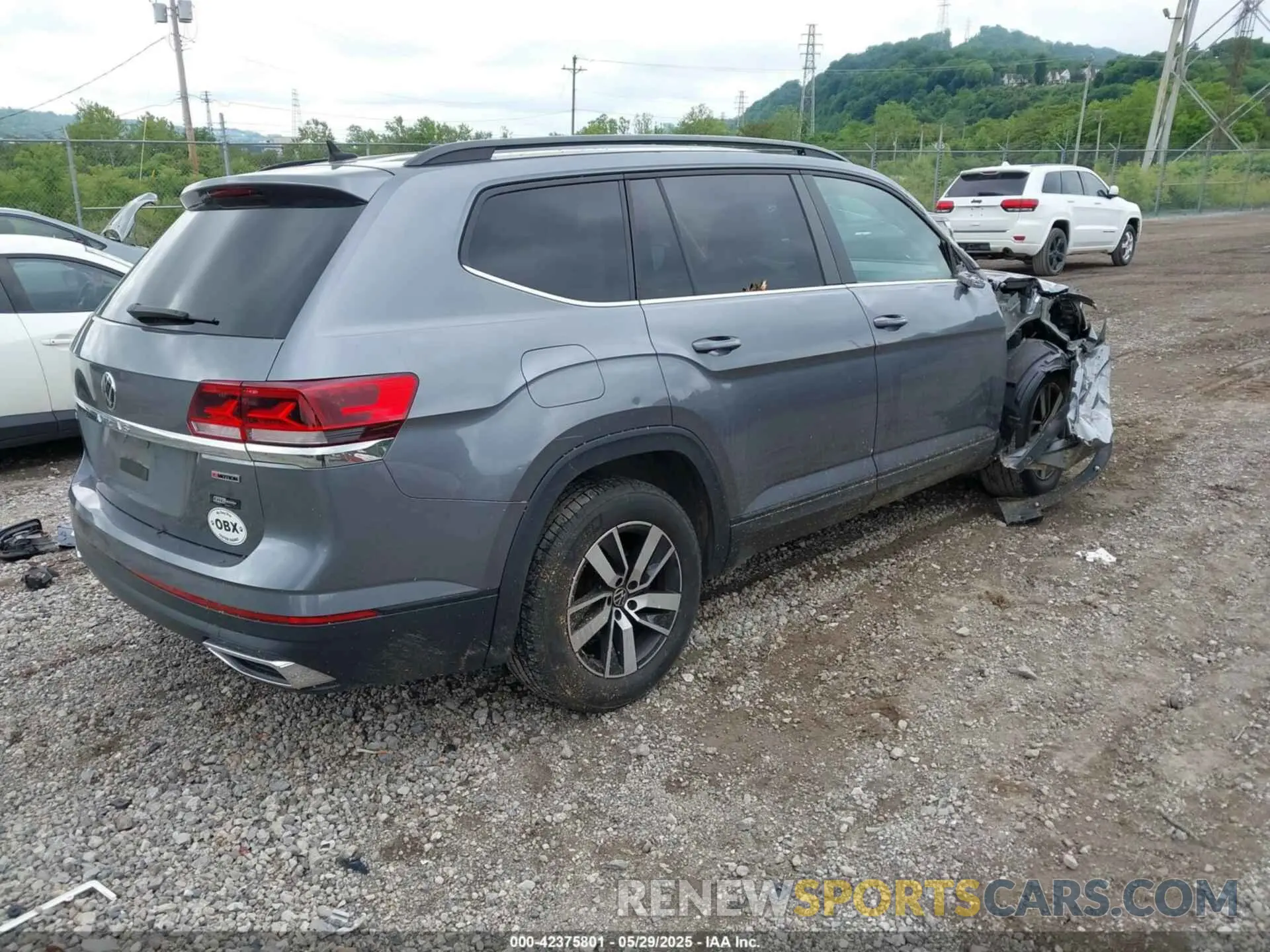 4 Photograph of a damaged car 1V2LP2CA9MC523755 VOLKSWAGEN ATLAS 2021