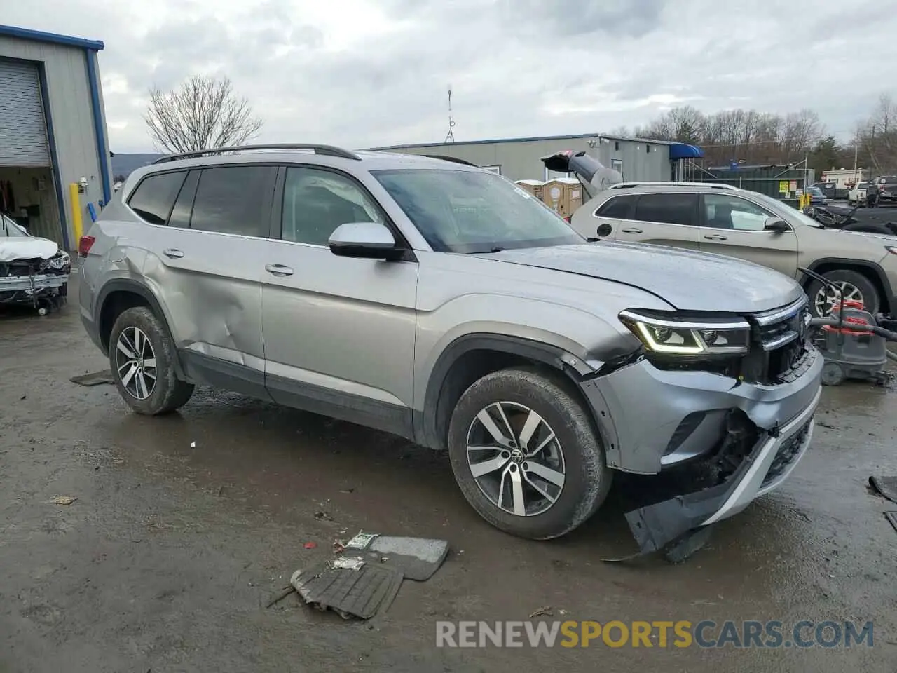 4 Photograph of a damaged car 1V2LP2CAXMC513803 VOLKSWAGEN ATLAS 2021