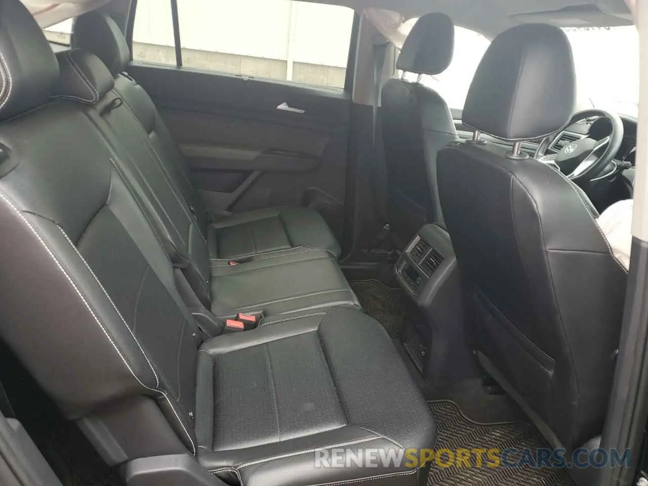 11 Photograph of a damaged car 1V2LR2CAXMC546438 VOLKSWAGEN ATLAS 2021