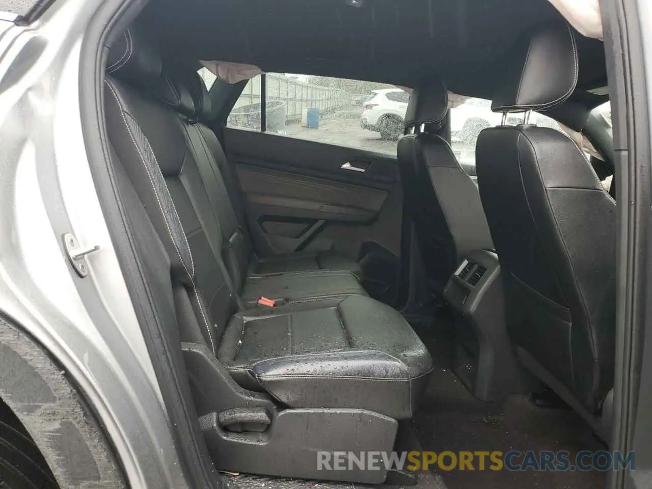 12 Photograph of a damaged car 1V2ME2CA4MC231070 VOLKSWAGEN ATLAS 2021
