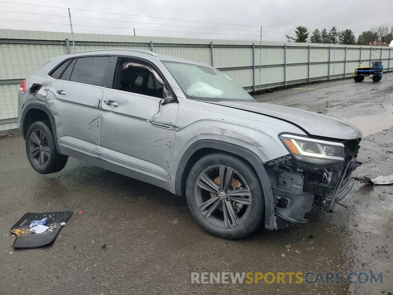 4 Photograph of a damaged car 1V2ME2CA4MC231070 VOLKSWAGEN ATLAS 2021