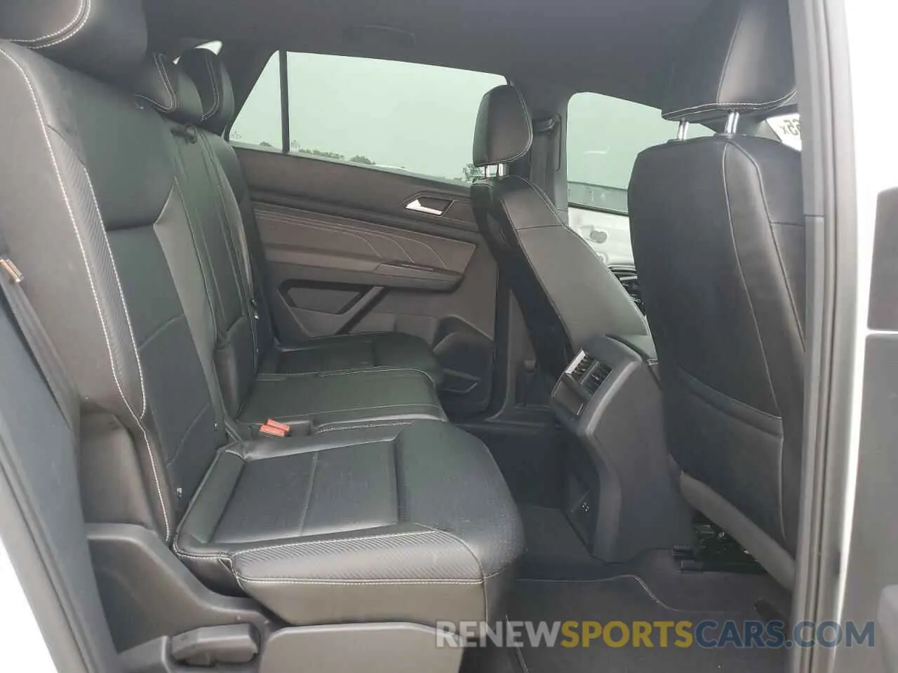 11 Photograph of a damaged car 1V2ME2CA7MC238322 VOLKSWAGEN ATLAS 2021