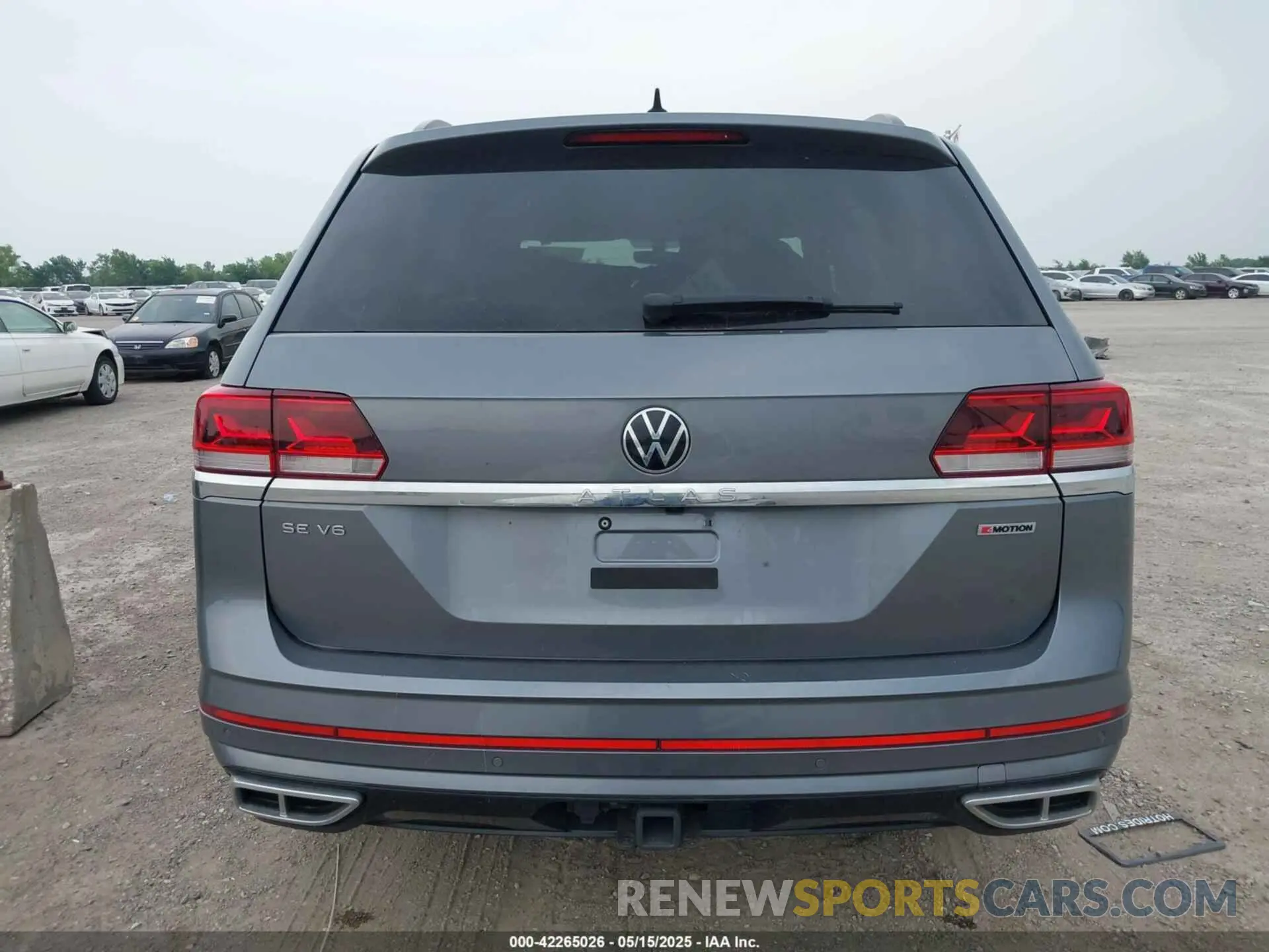 17 Photograph of a damaged car 1V2NR2CA4MC529207 VOLKSWAGEN ATLAS 2021