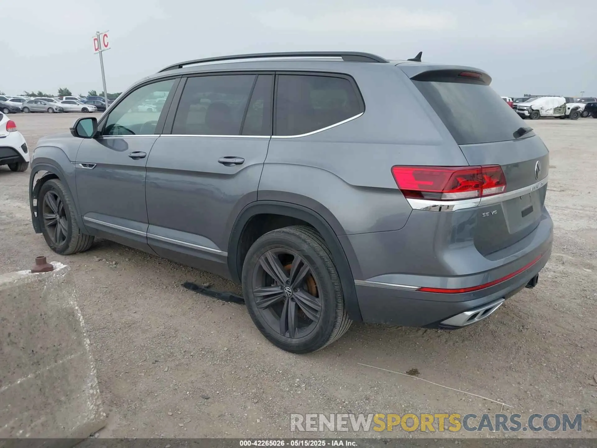 3 Photograph of a damaged car 1V2NR2CA4MC529207 VOLKSWAGEN ATLAS 2021