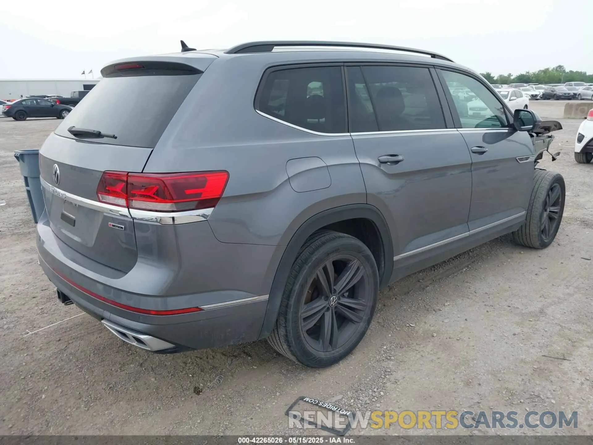 4 Photograph of a damaged car 1V2NR2CA4MC529207 VOLKSWAGEN ATLAS 2021