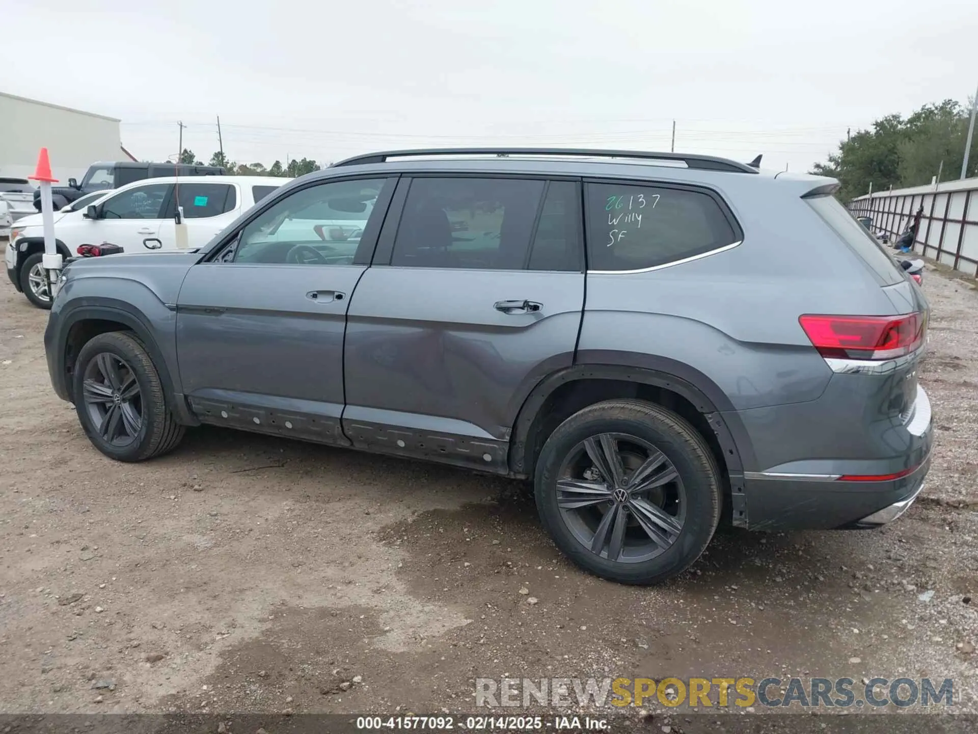 15 Photograph of a damaged car 1V2PR2CA1MC586800 VOLKSWAGEN ATLAS 2021