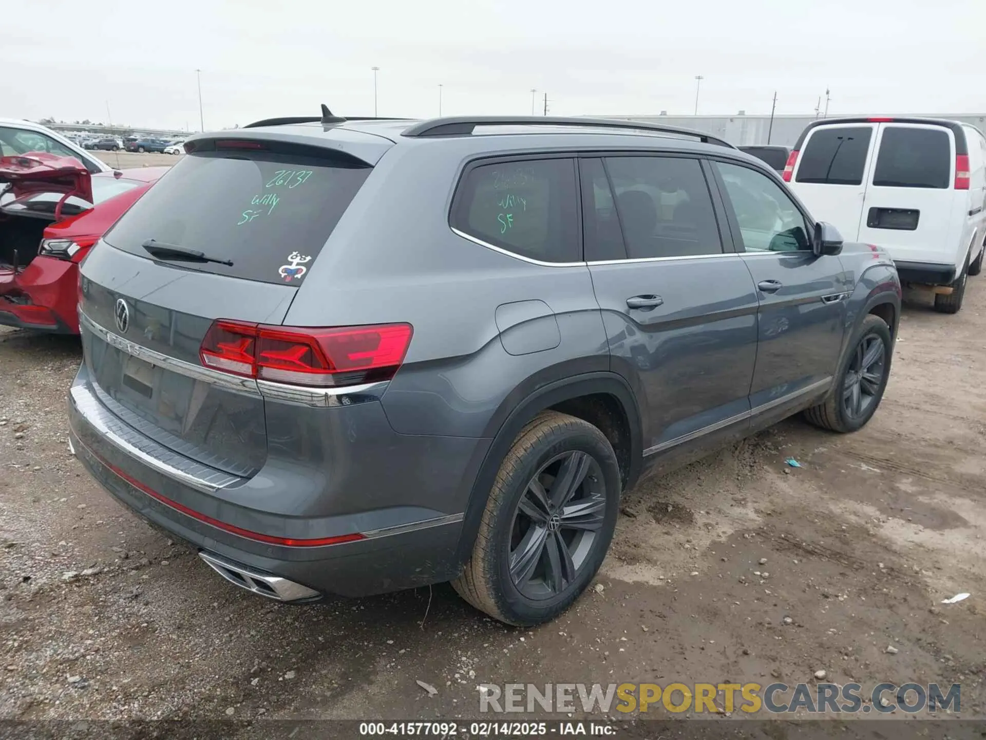 4 Photograph of a damaged car 1V2PR2CA1MC586800 VOLKSWAGEN ATLAS 2021