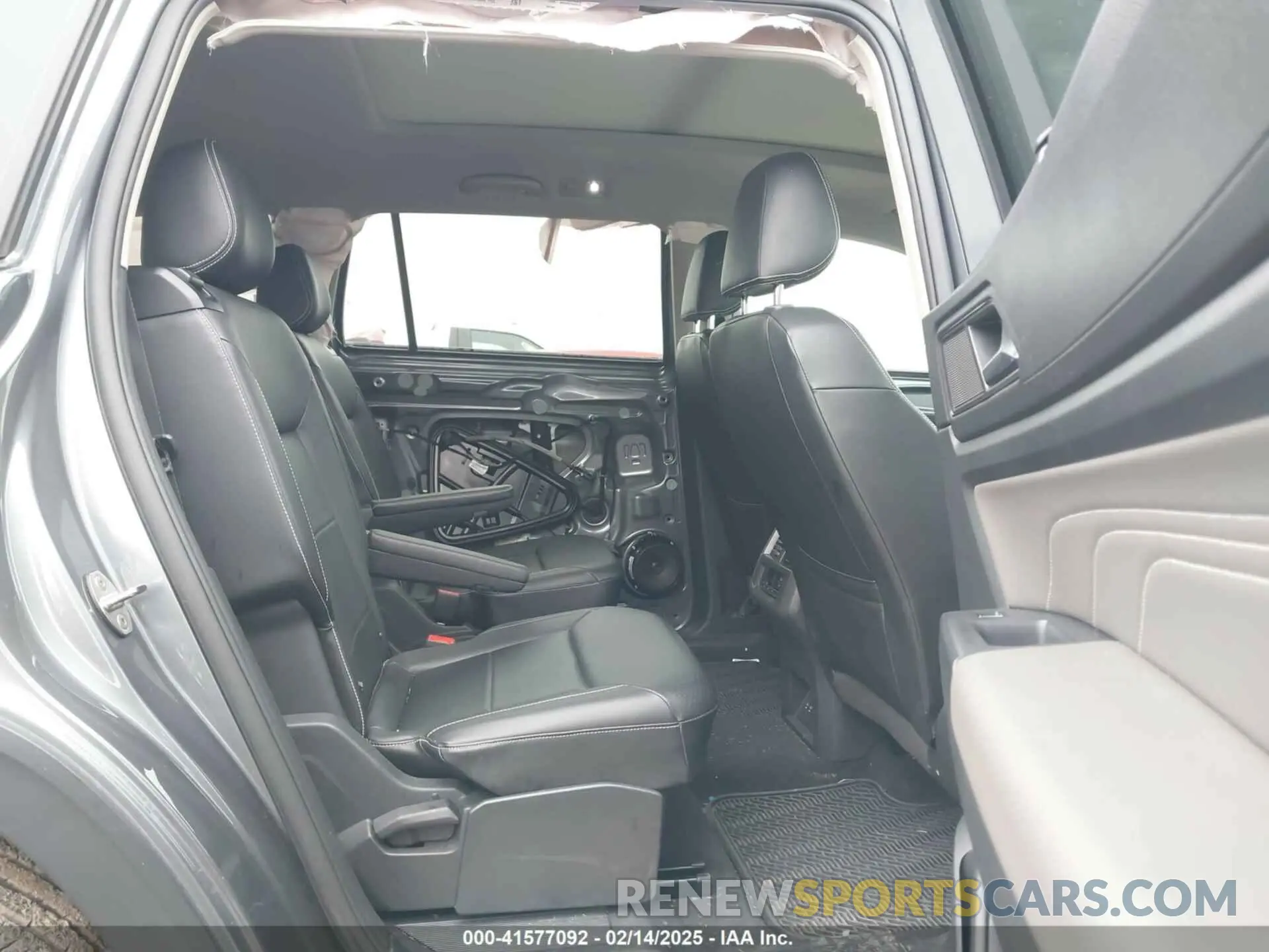 8 Photograph of a damaged car 1V2PR2CA1MC586800 VOLKSWAGEN ATLAS 2021