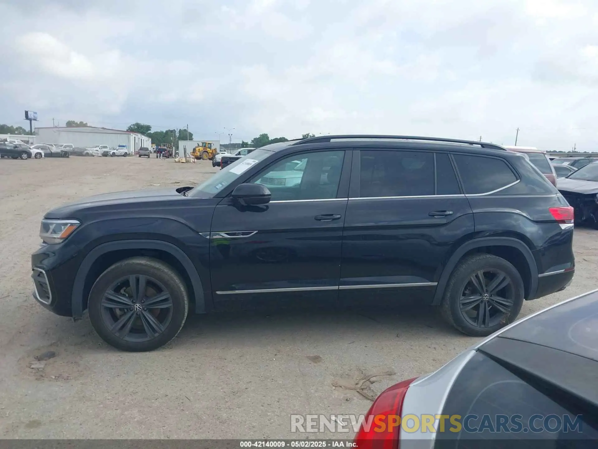 14 Photograph of a damaged car 1V2PR2CA4MC523500 VOLKSWAGEN ATLAS 2021