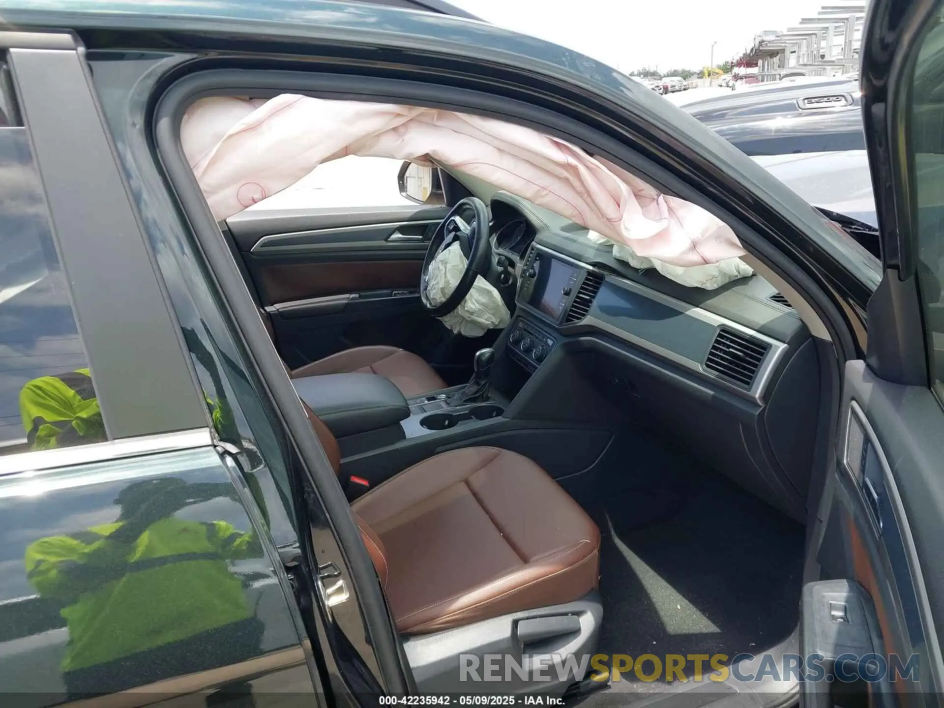 5 Photograph of a damaged car 1V2PR2CA7MC510191 VOLKSWAGEN ATLAS 2021