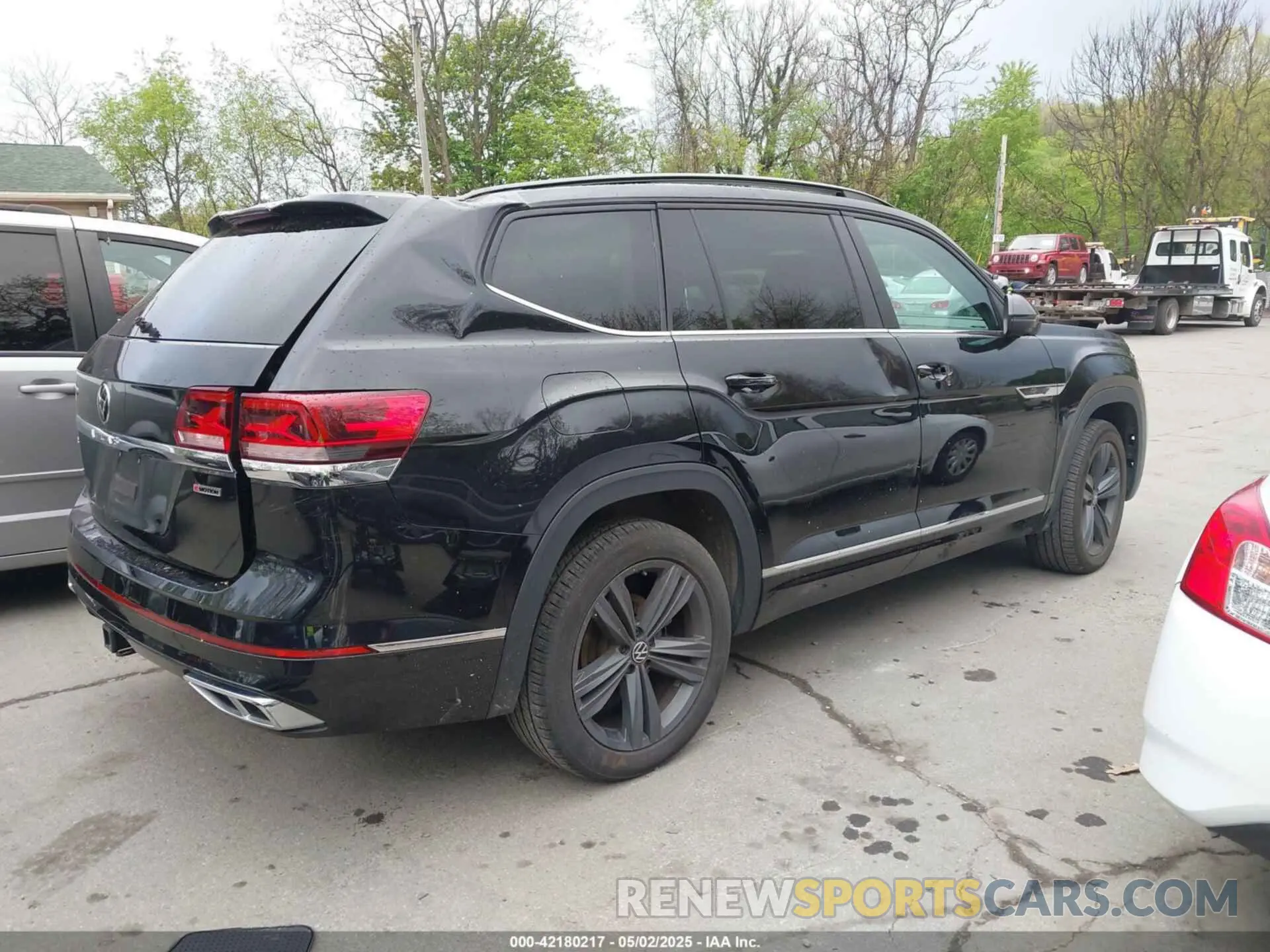 4 Photograph of a damaged car 1V2RR2CA5MC526642 VOLKSWAGEN ATLAS 2021