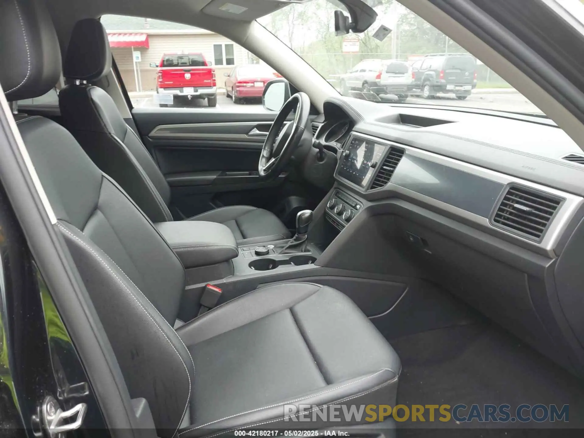 5 Photograph of a damaged car 1V2RR2CA5MC526642 VOLKSWAGEN ATLAS 2021