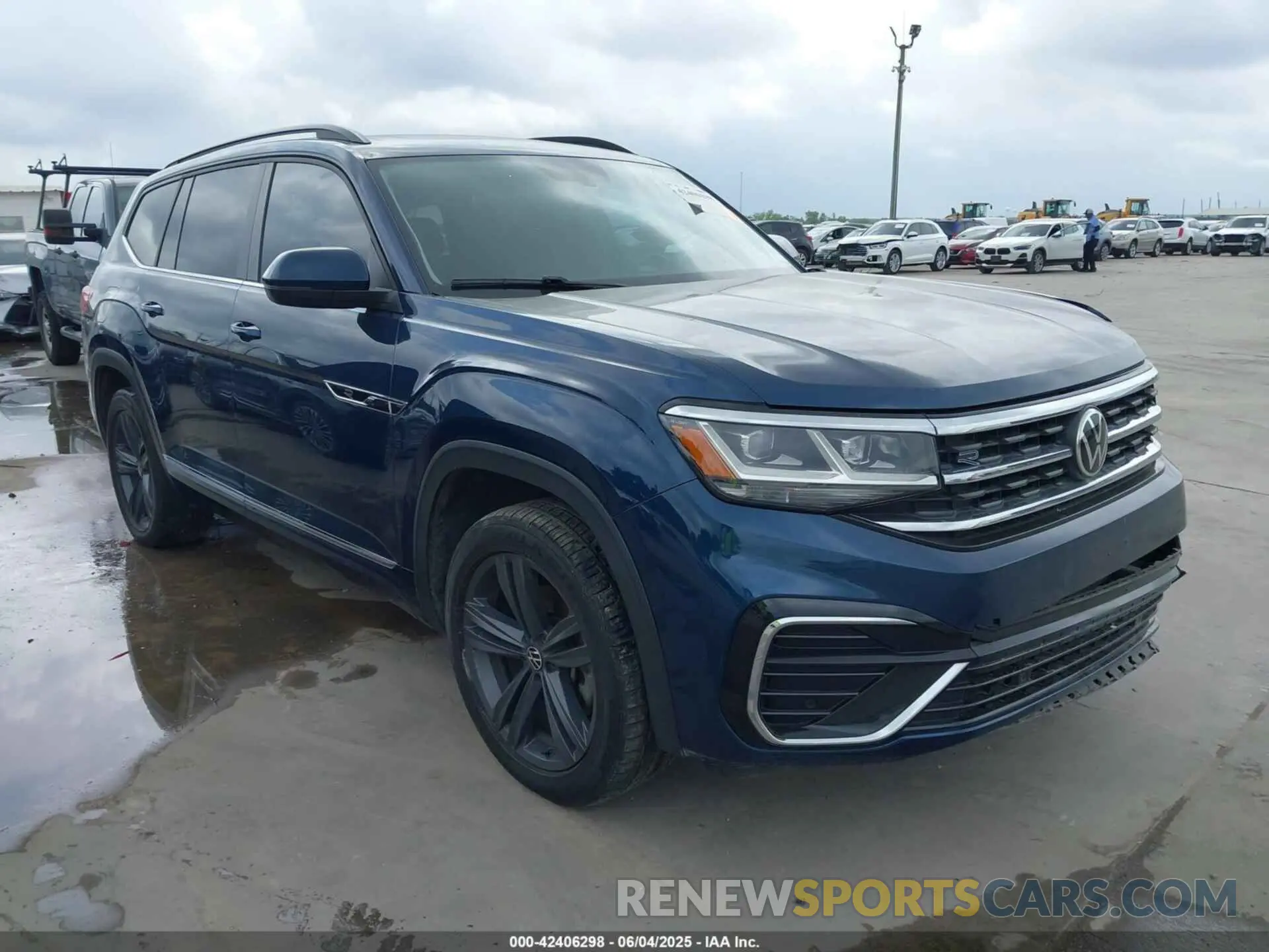 1 Photograph of a damaged car 1V2RR2CAXMC526636 VOLKSWAGEN ATLAS 2021