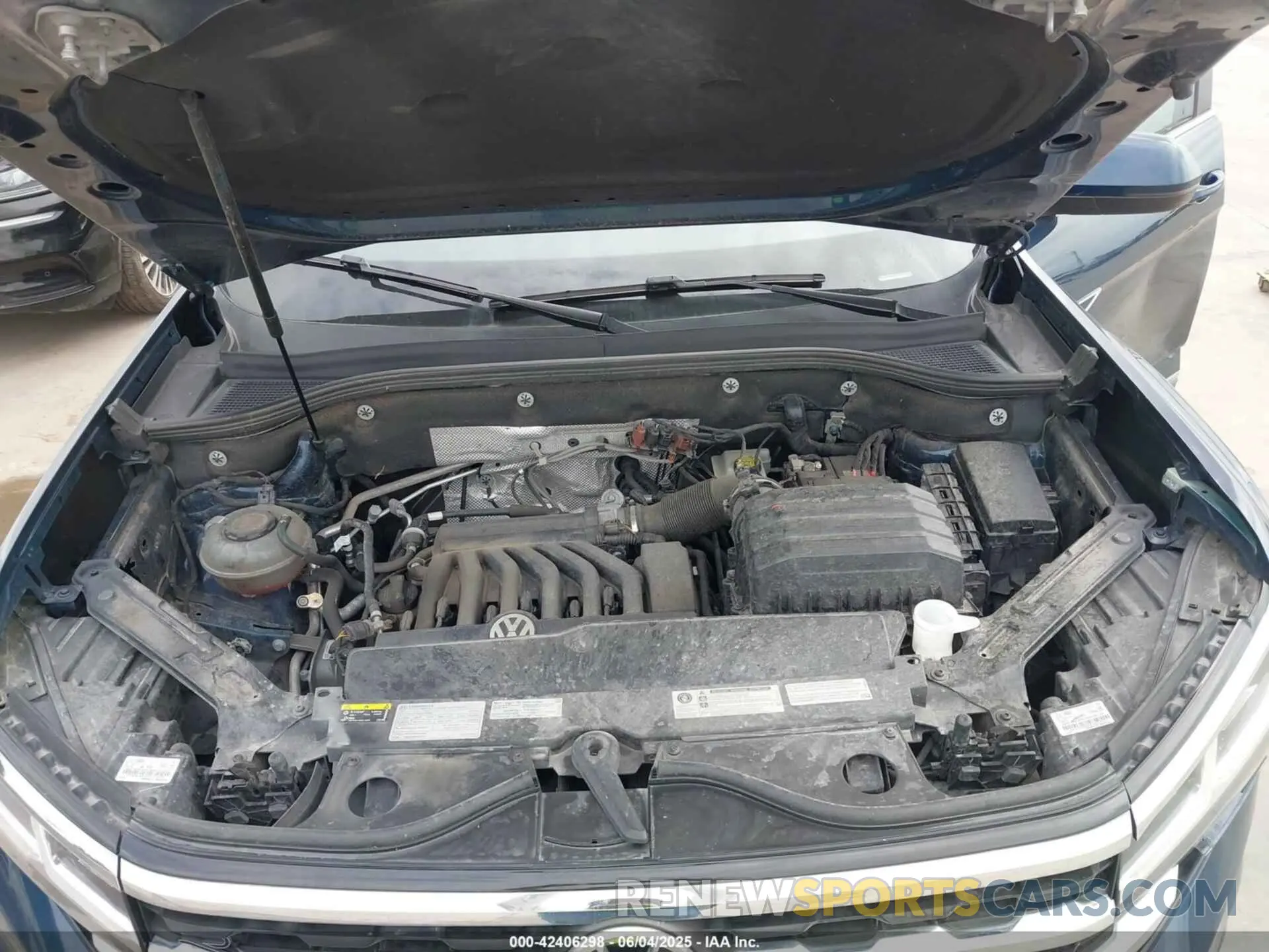 10 Photograph of a damaged car 1V2RR2CAXMC526636 VOLKSWAGEN ATLAS 2021