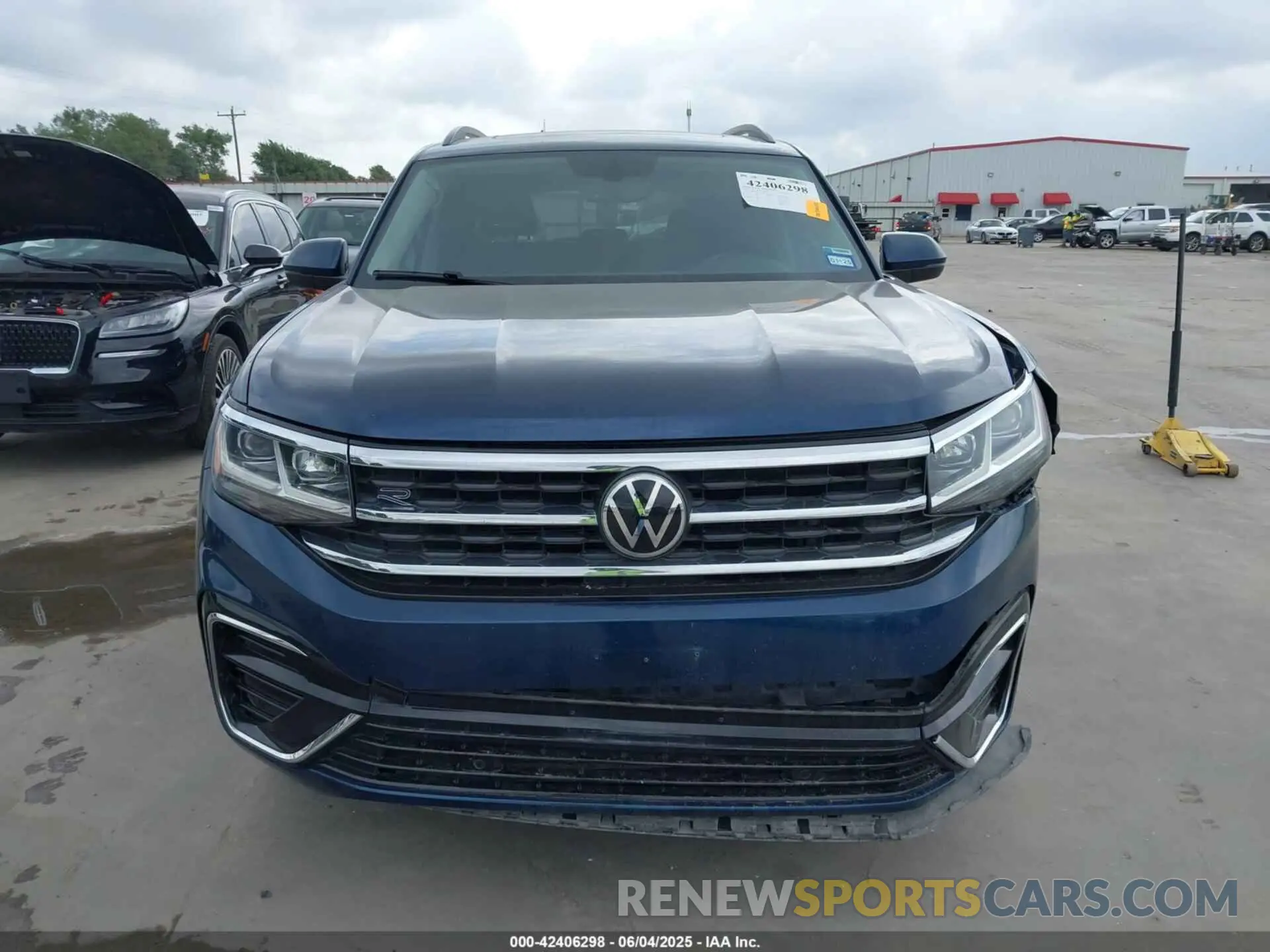 19 Photograph of a damaged car 1V2RR2CAXMC526636 VOLKSWAGEN ATLAS 2021
