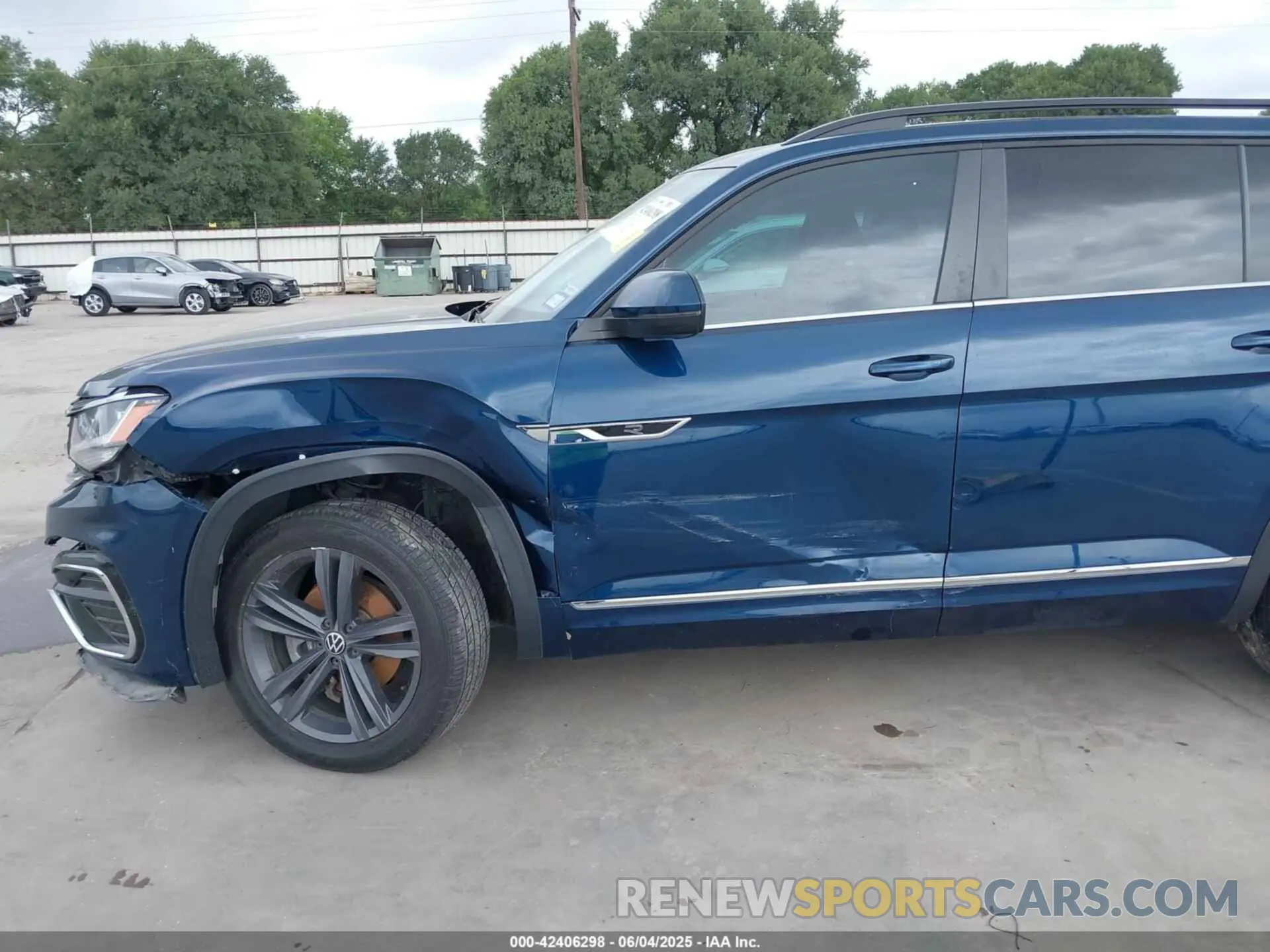 6 Photograph of a damaged car 1V2RR2CAXMC526636 VOLKSWAGEN ATLAS 2021