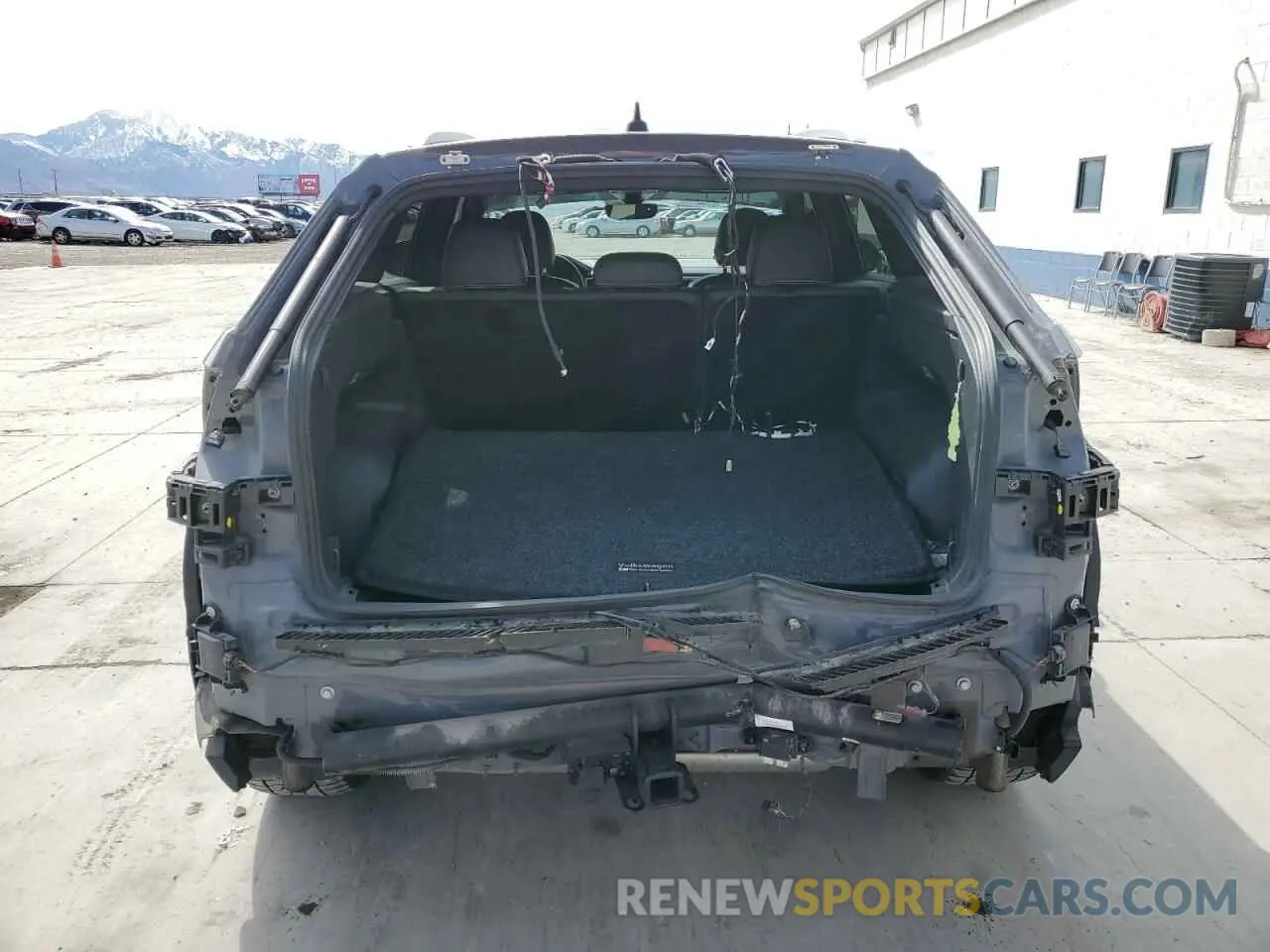 6 Photograph of a damaged car 1V2SE2CA8MC219429 VOLKSWAGEN ATLAS 2021