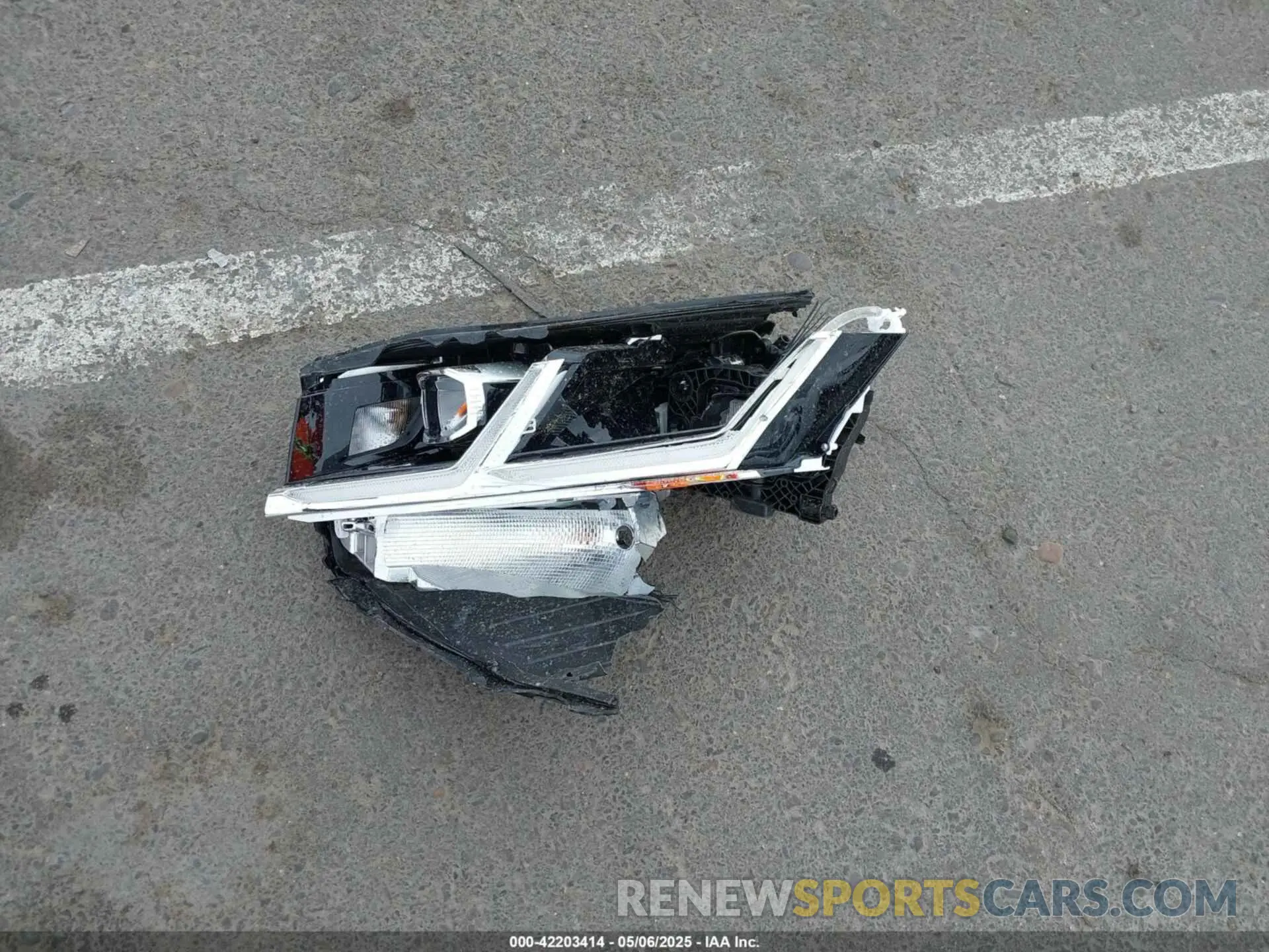 11 Photograph of a damaged car 1V2TR2CA1MC538745 VOLKSWAGEN ATLAS 2021