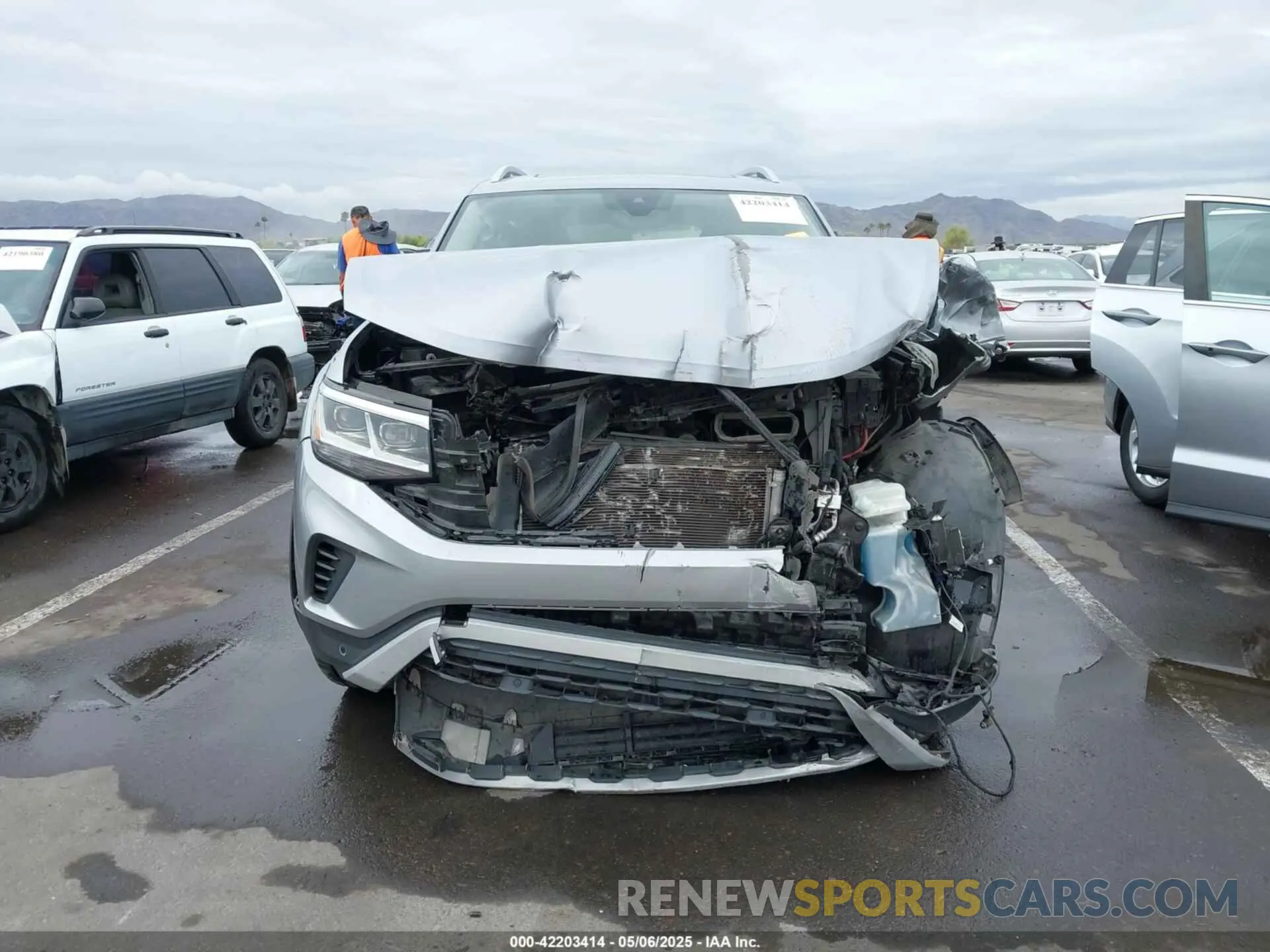 12 Photograph of a damaged car 1V2TR2CA1MC538745 VOLKSWAGEN ATLAS 2021