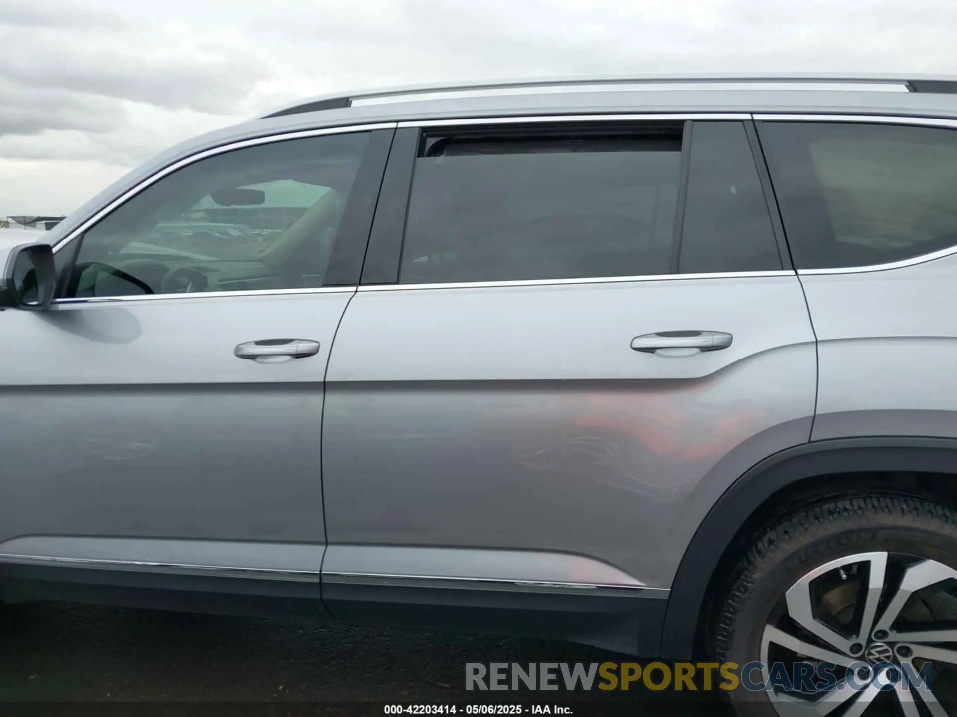 14 Photograph of a damaged car 1V2TR2CA1MC538745 VOLKSWAGEN ATLAS 2021