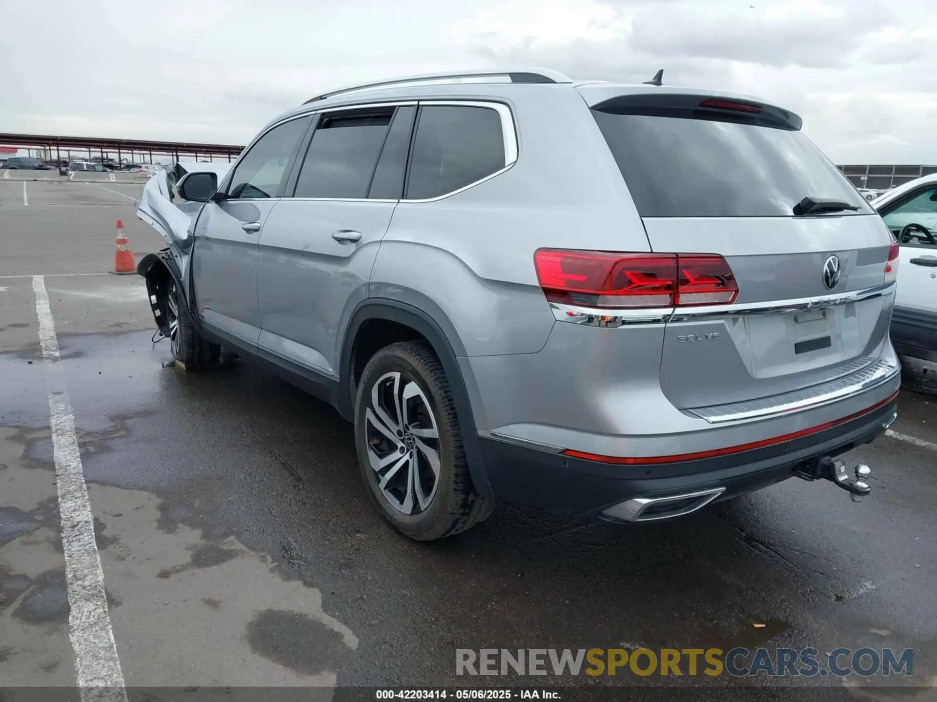 3 Photograph of a damaged car 1V2TR2CA1MC538745 VOLKSWAGEN ATLAS 2021
