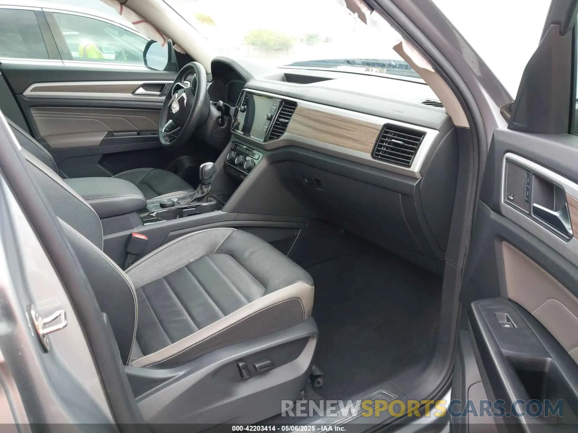 5 Photograph of a damaged car 1V2TR2CA1MC538745 VOLKSWAGEN ATLAS 2021