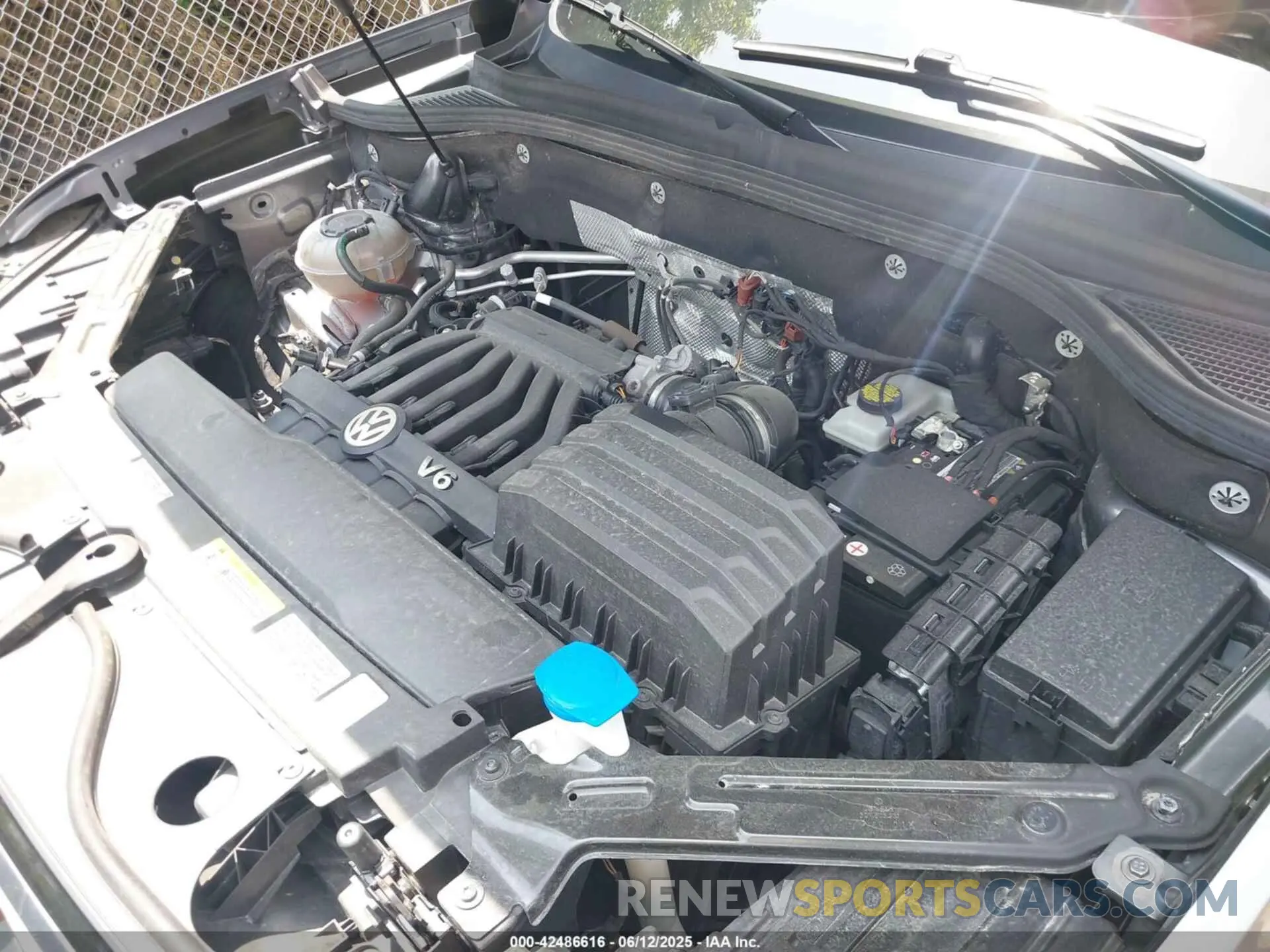 10 Photograph of a damaged car 1V2TR2CA2MC540651 VOLKSWAGEN ATLAS 2021