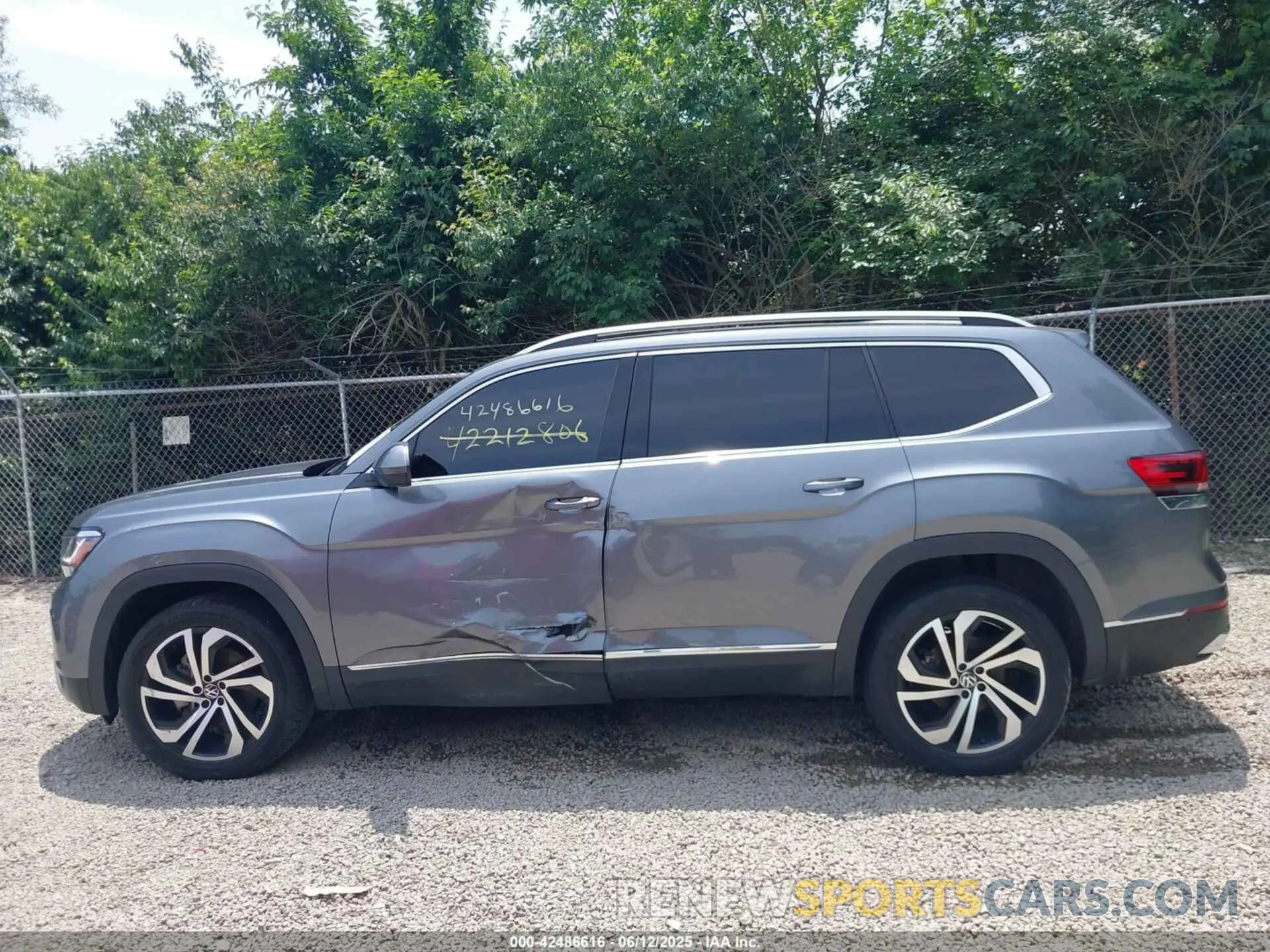 14 Photograph of a damaged car 1V2TR2CA2MC540651 VOLKSWAGEN ATLAS 2021