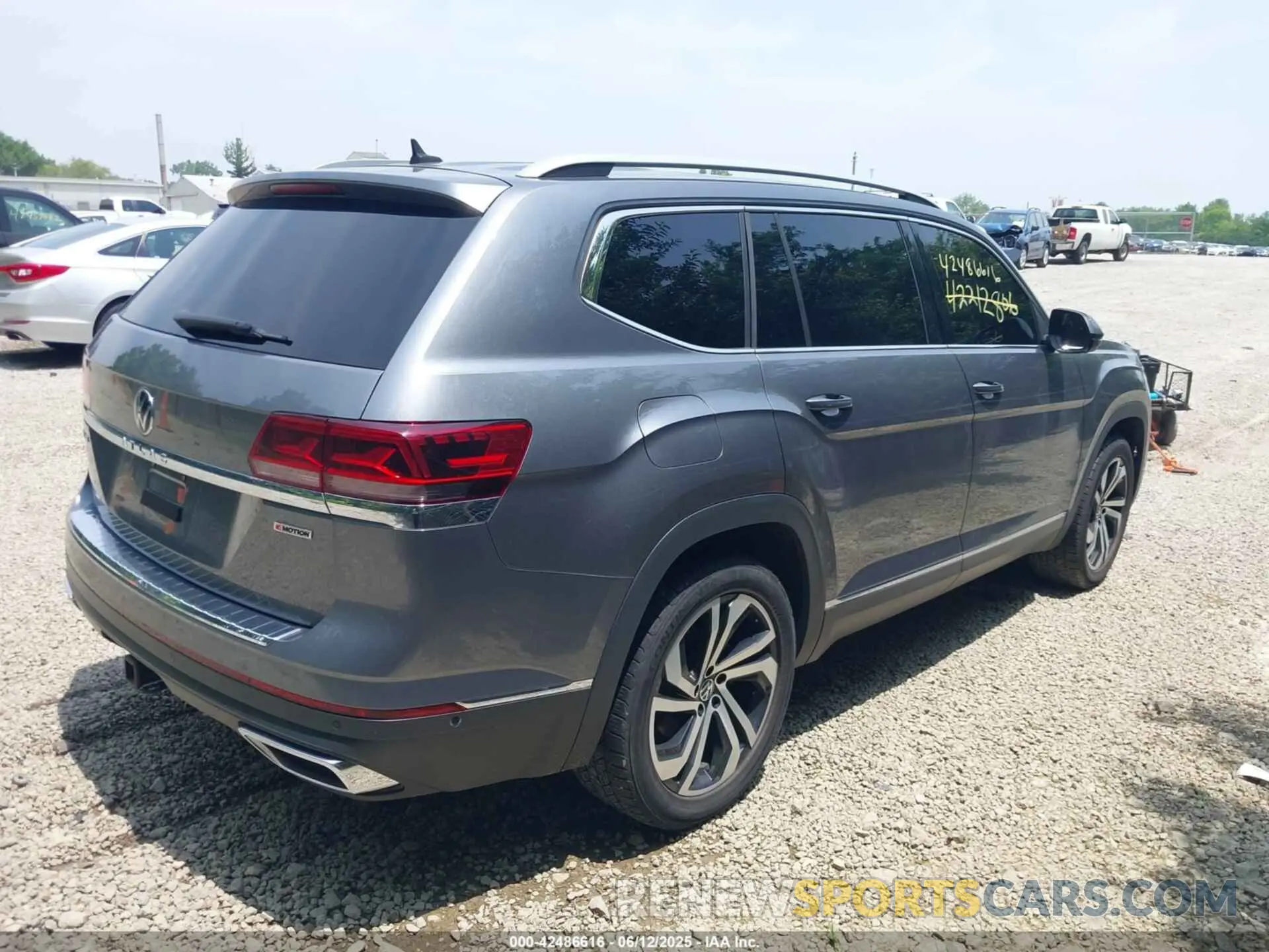 4 Photograph of a damaged car 1V2TR2CA2MC540651 VOLKSWAGEN ATLAS 2021
