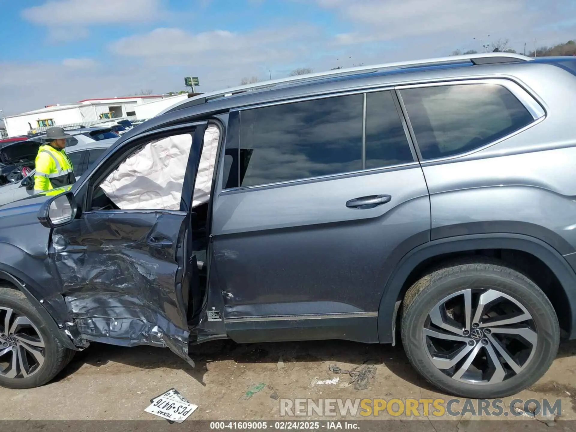 13 Photograph of a damaged car 1V2TR2CA6MC523805 VOLKSWAGEN ATLAS 2021