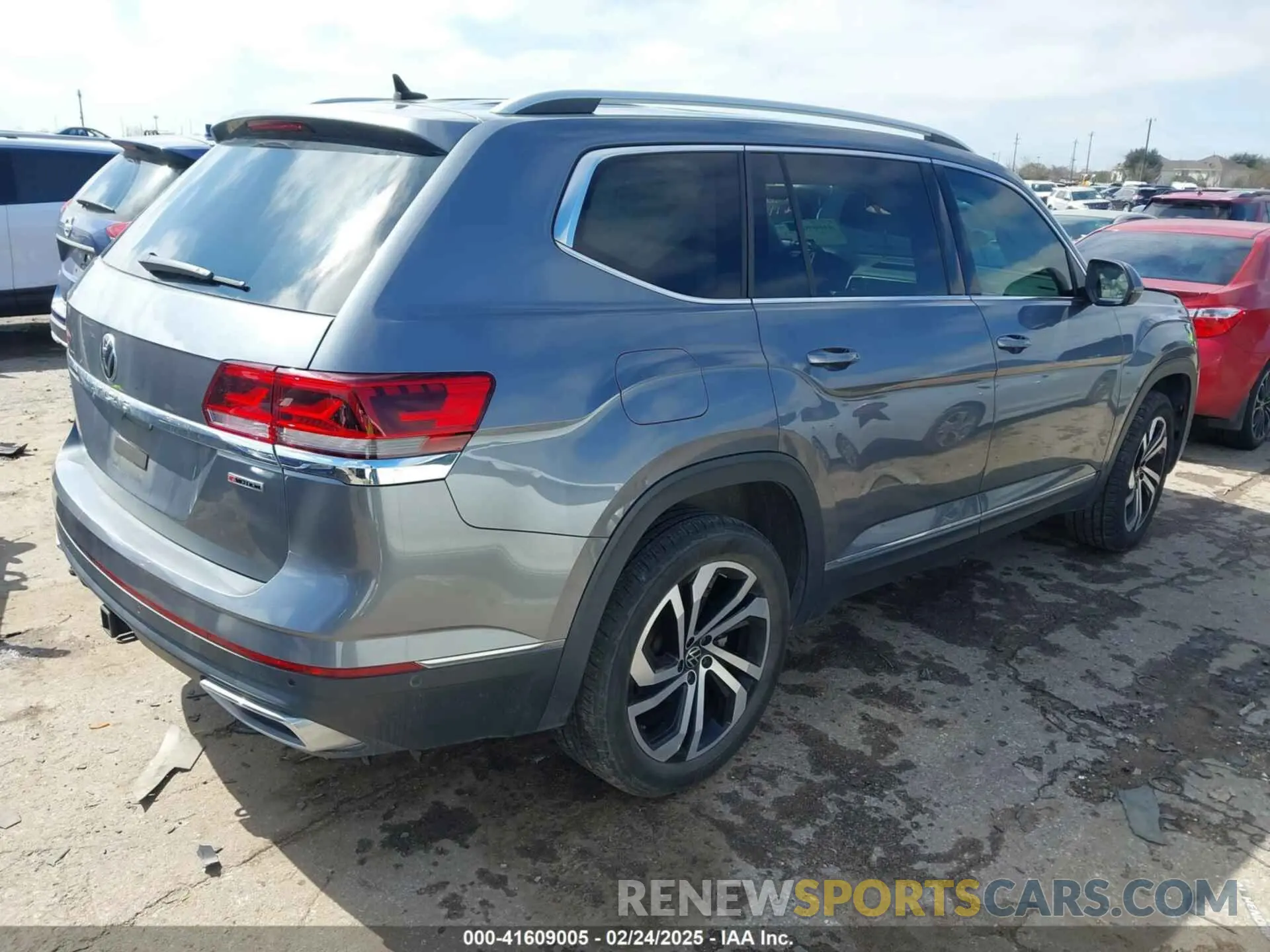 4 Photograph of a damaged car 1V2TR2CA6MC523805 VOLKSWAGEN ATLAS 2021