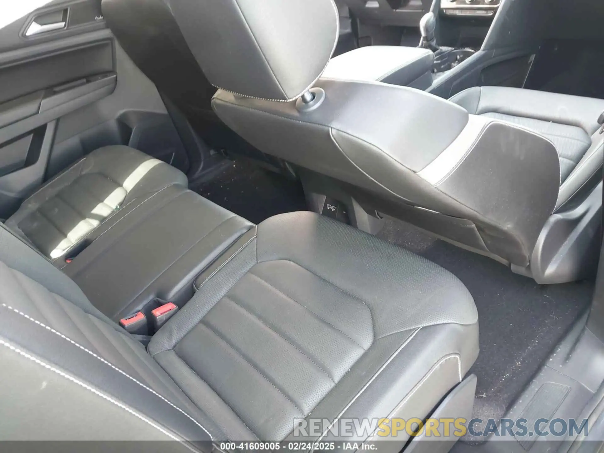 8 Photograph of a damaged car 1V2TR2CA6MC523805 VOLKSWAGEN ATLAS 2021