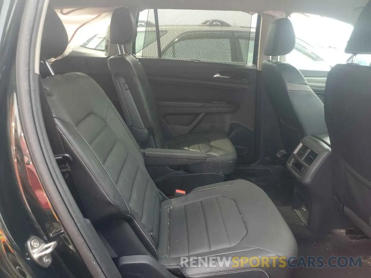 11 Photograph of a damaged car 1V2TR2CA8MC516807 VOLKSWAGEN ATLAS 2021